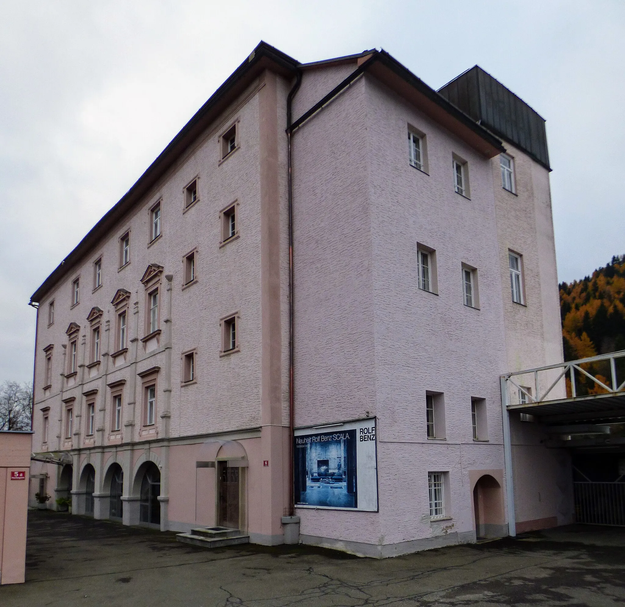 Photo showing: Martinihof (Mosharthof). Martiniplatz 6, Judenburg.

This media shows the protected monument with the number 97154 in Austria. (Commons, de, Wikidata)