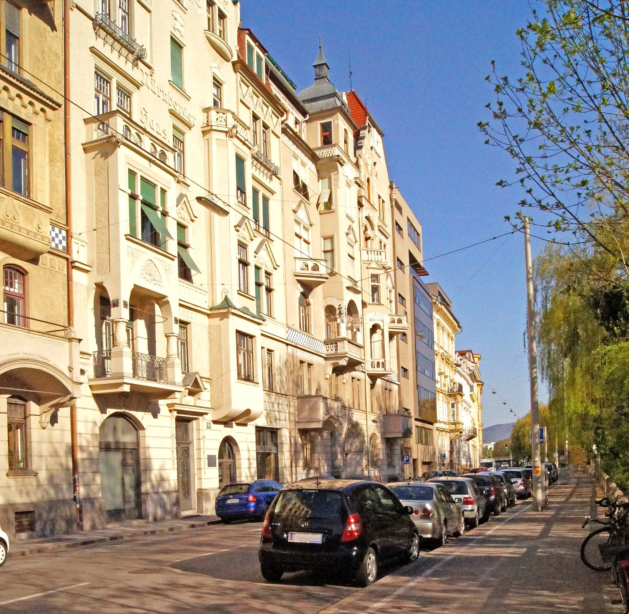 Photo showing: Die Mietshäuser am Lendkai Nr. 29 bis 31 bilden mit ihrer altdeutschen Fassadengestaltung eine der bedeutendsten städtebaulichen Mietshausgruppen in Graz.