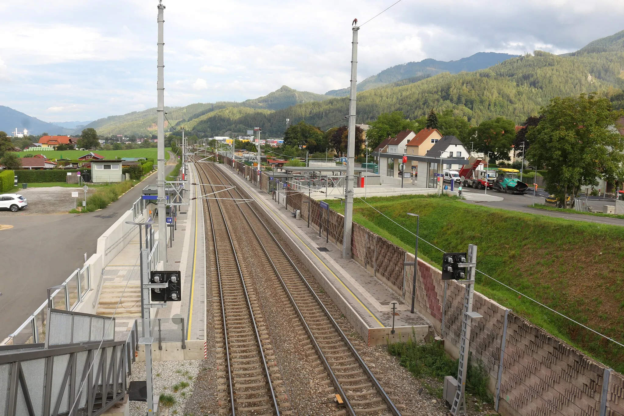 Photo showing: Der 2021 eröffnete Bahnhof Leoben Lerchenfeld.