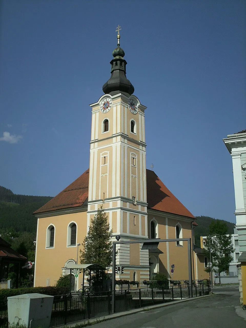 Photo showing: Kath. Pfarrkirche der hl. Kunigunde in Mürzzuschlag/Österreich.