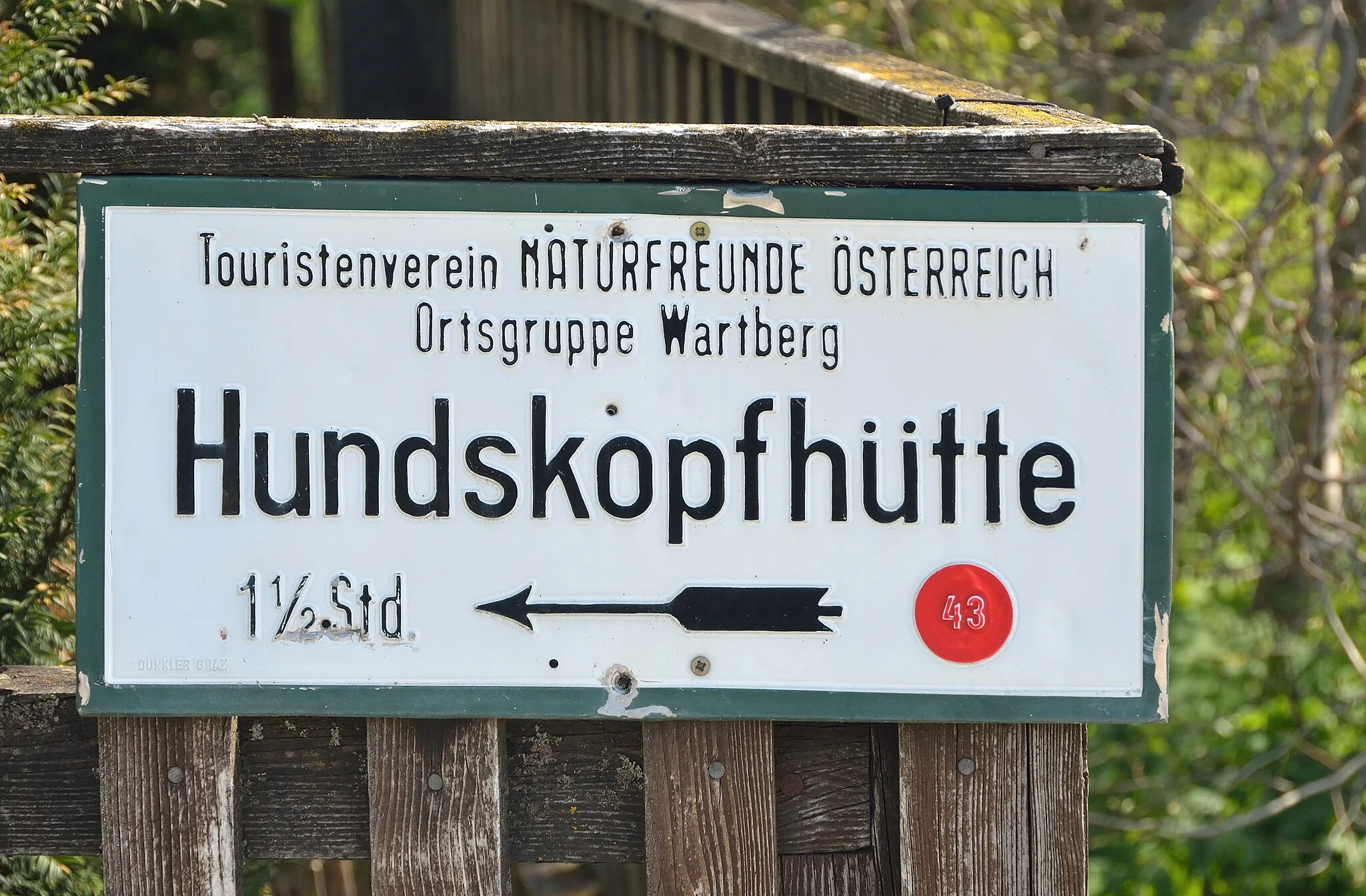 Photo showing: Wegweiser zur Hundskopfhütte in Wartberg, Steiermark.