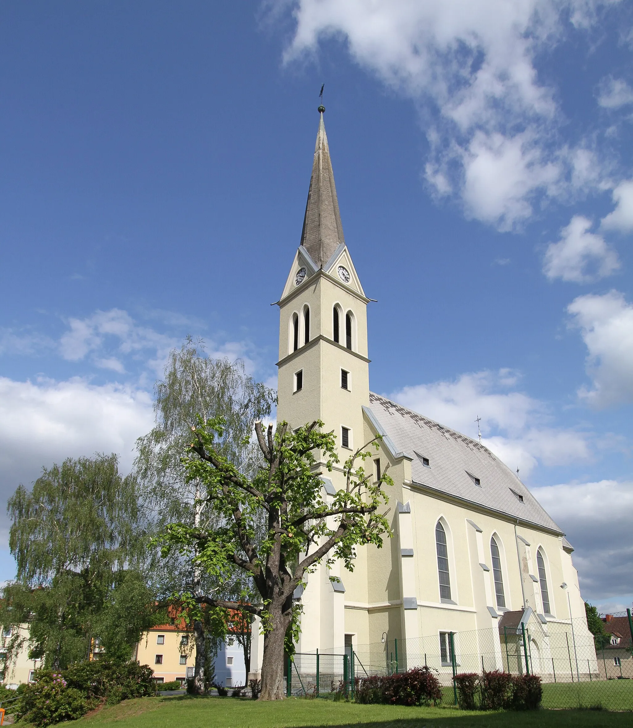 Photo showing: Kath. Pfarrkirche Herz Jesu