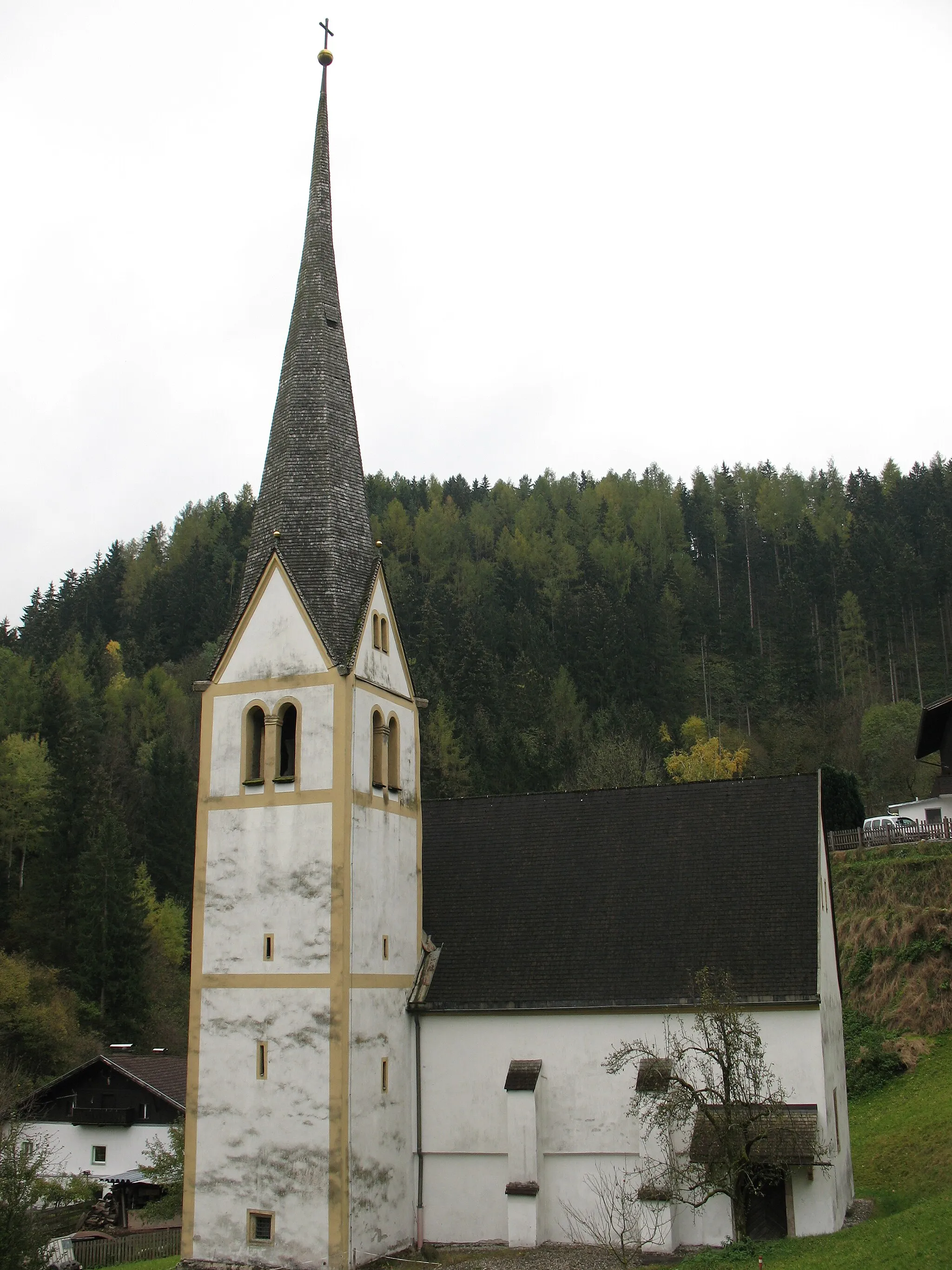 Photo showing: Kath. Filialkirche hl. Veit und ehem. Friedhofsfläche