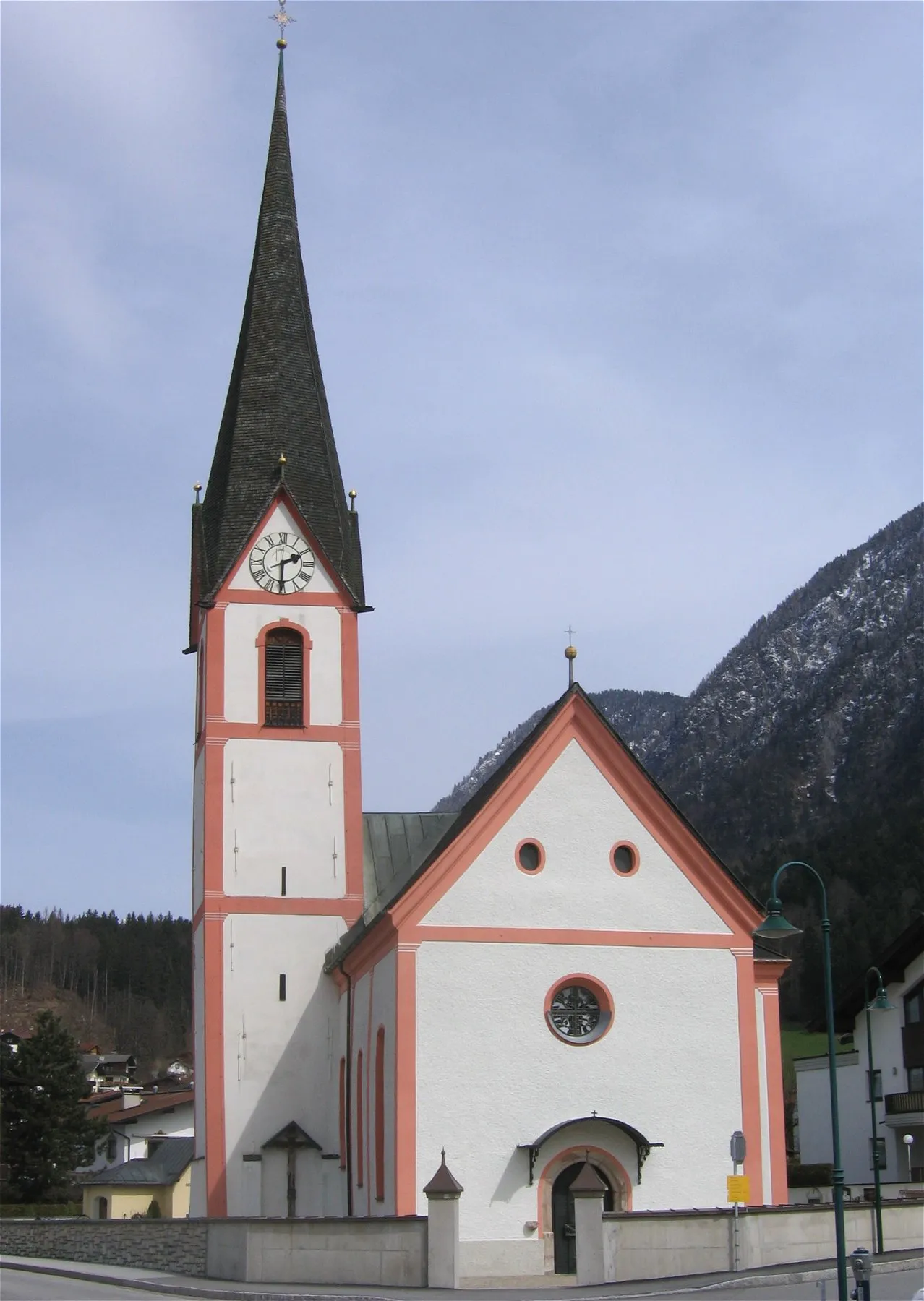 Photo showing: Bad Häring, Parish Church of St John the Baptist from south-west.