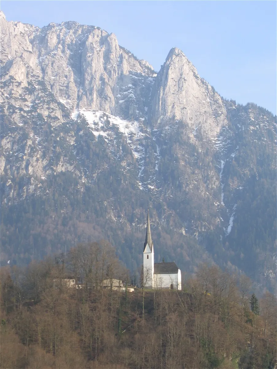 Photo showing: Ebbs, Sanctuary of St Nicholas as seen from north with the Naunspitze in background.