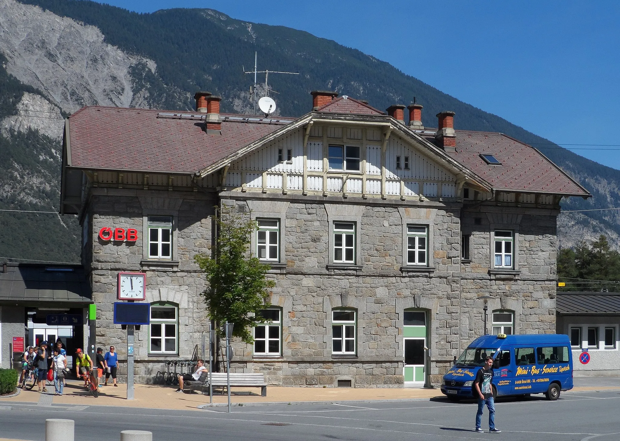 Photo showing: Aufnahmsgebäude Ötztal - Ötztal-Bahnhof, Haiming