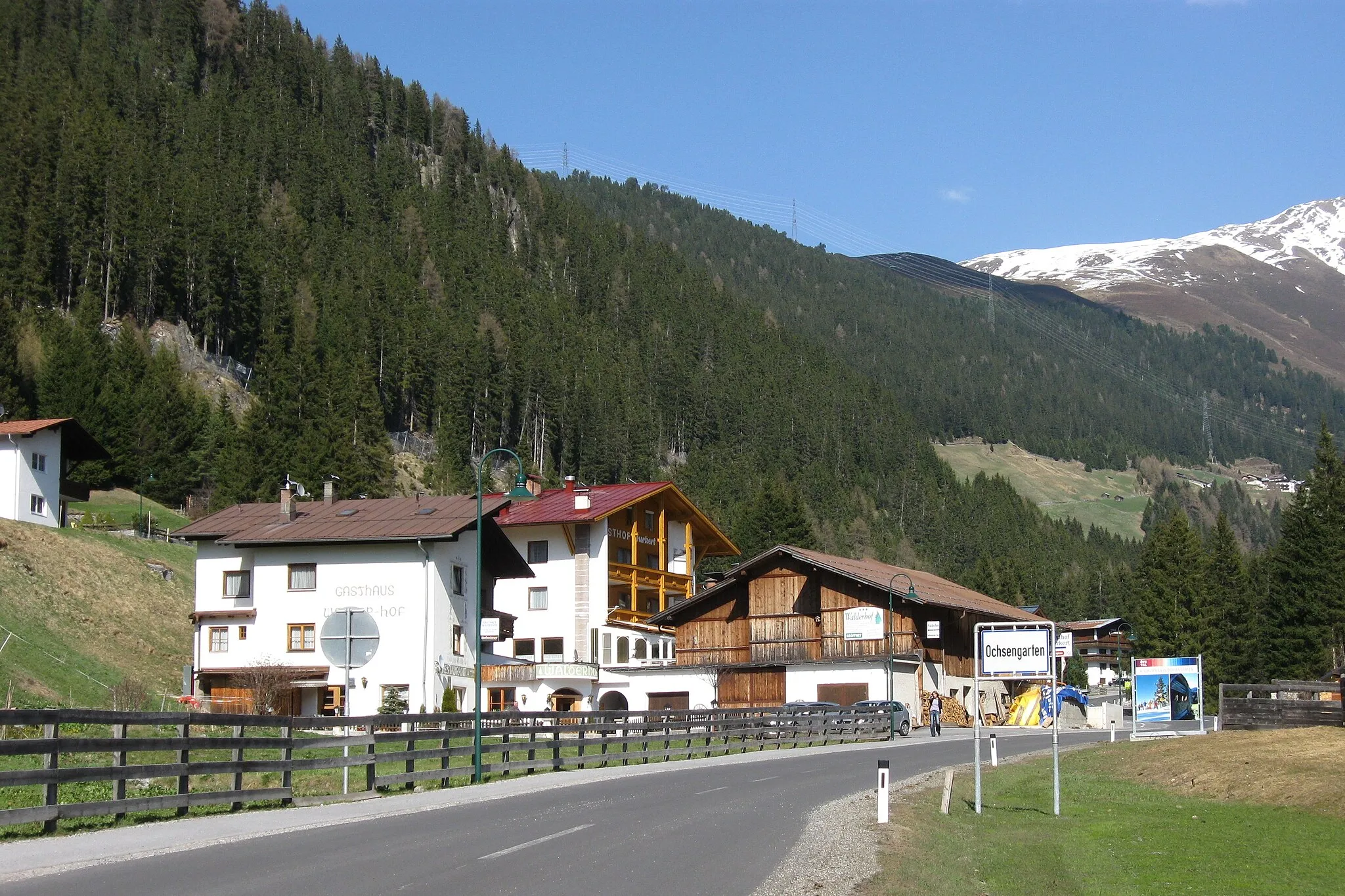 Photo showing: Der westliche Ortsrand des Haiminger Ortsteils Ochsengarten