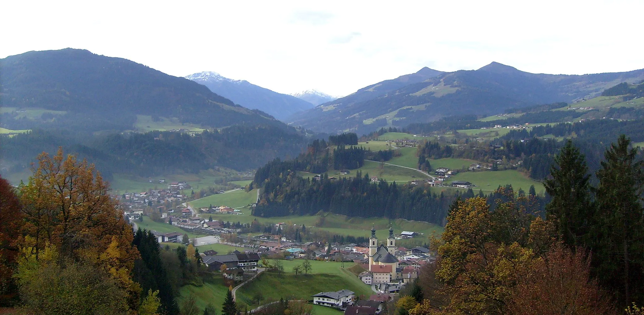 Photo showing: Hopfgarten im Brixental photographed from a hiking trail on Hohe Salve