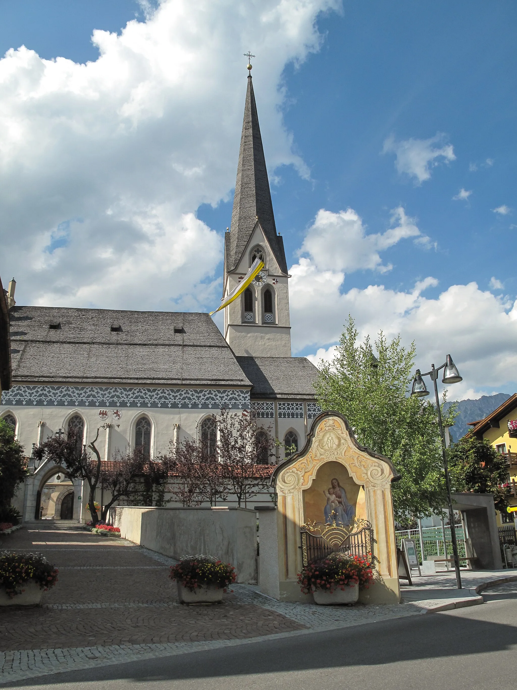 Photo showing: Imst, church: Maria Himmelfahrtkirche