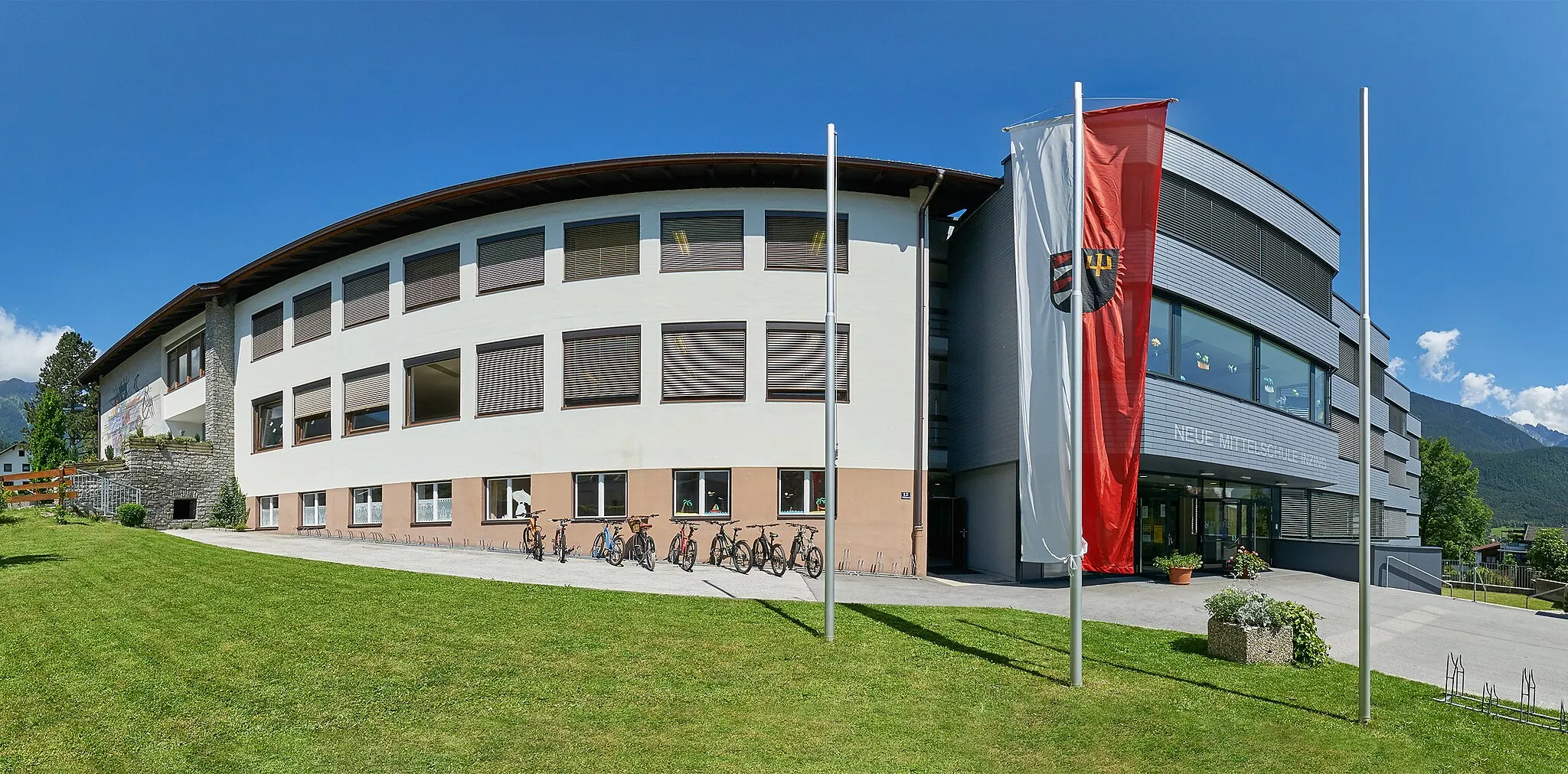 Photo showing: Schulgebäude der Gemeinde Inzing
