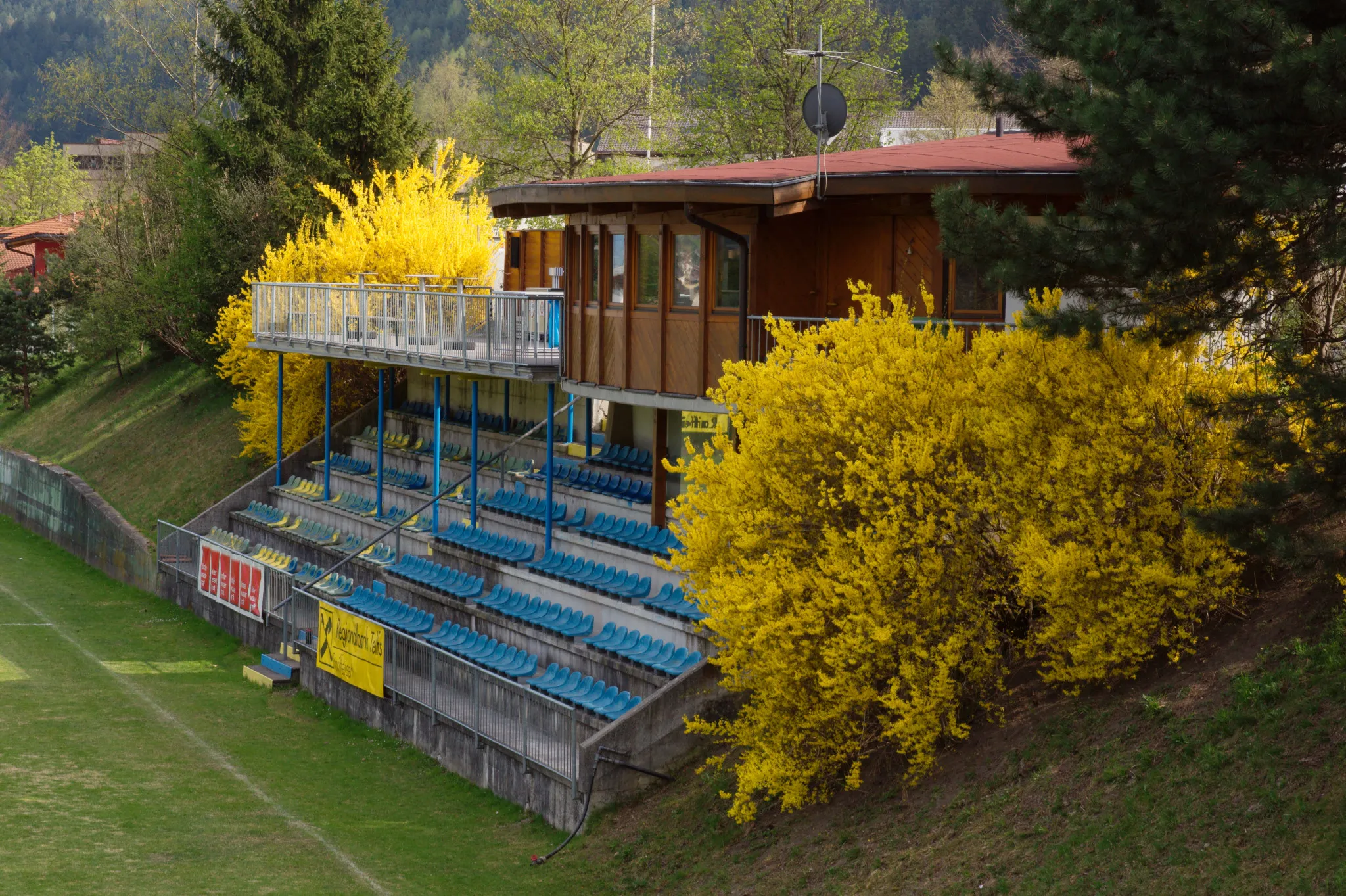 Photo showing: Der Fußballplatz in Inzing, Tirol
