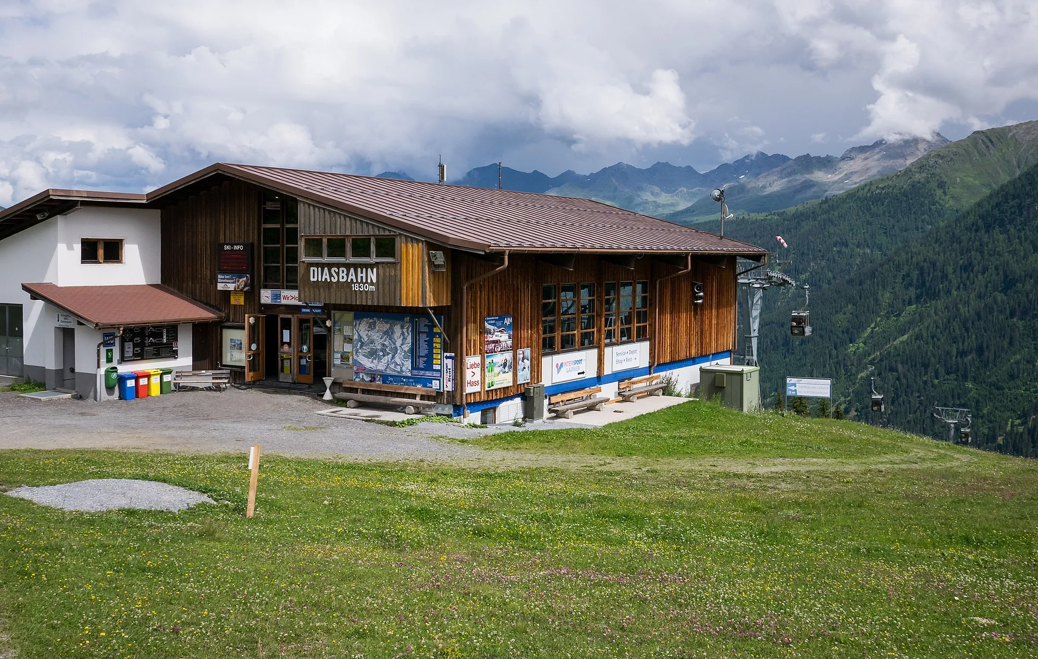 Photo showing: Mountain station of the Diasbahn lift in Kappl, Tyrol, Austria