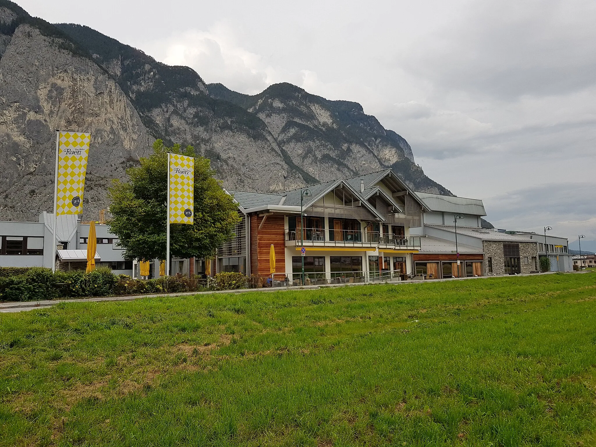 Photo showing: Der Bäcker Ruetz ist eine Großbäckerei in Kematen/Tirol.