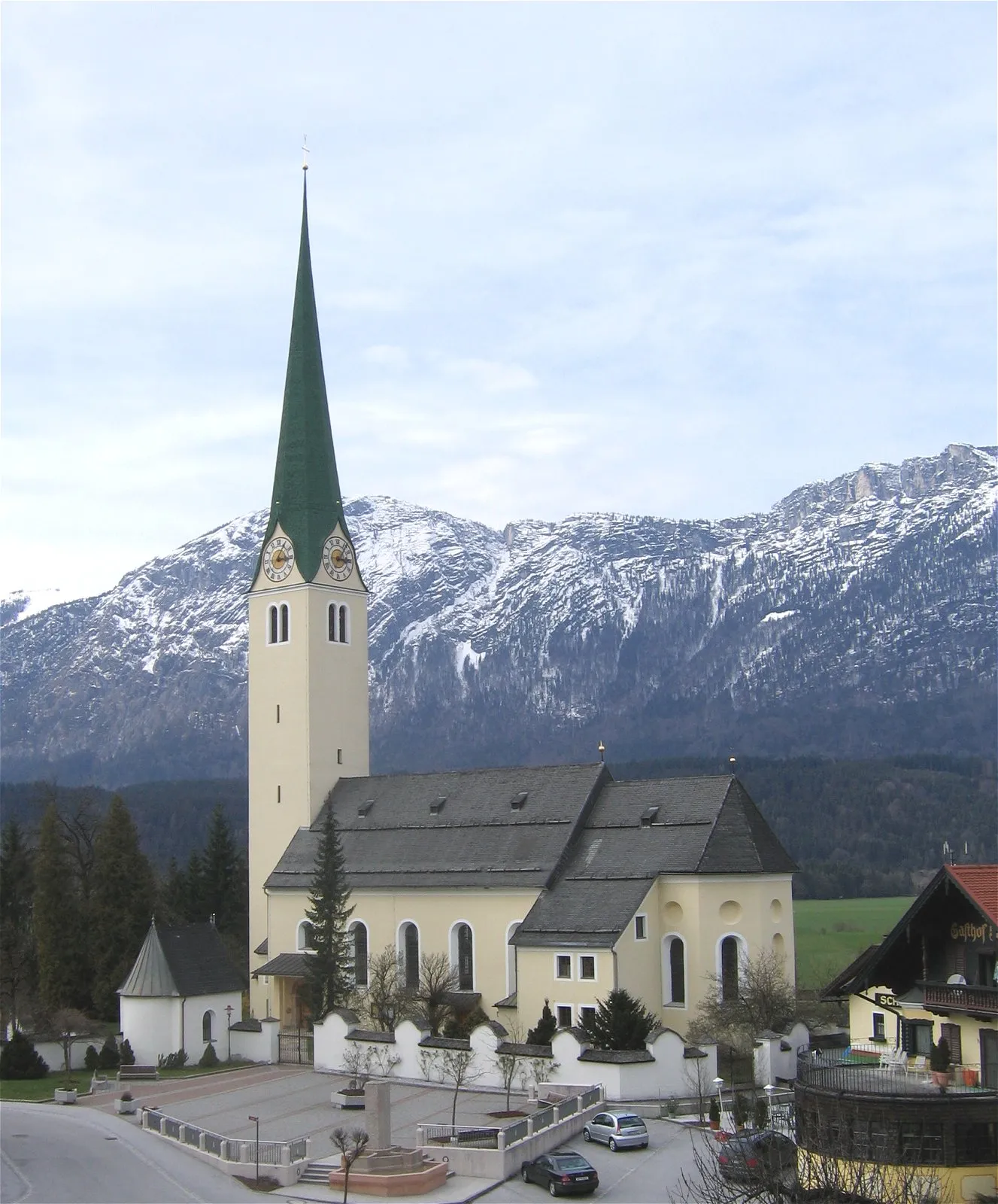 Photo showing: Kirchbichl, Parish Church of the Assumption from east.