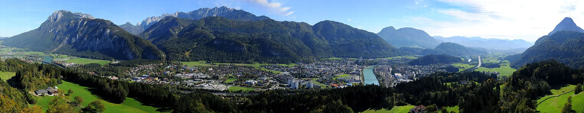 Photo showing: View from Thierberg over Kufstein and Wilder Kaiser.
Full Resolution image (275.044x53.145) is available at http://www.gpix.at/Gpix.at-Gigapixel_gpath,kufstein,pid,9112.html.