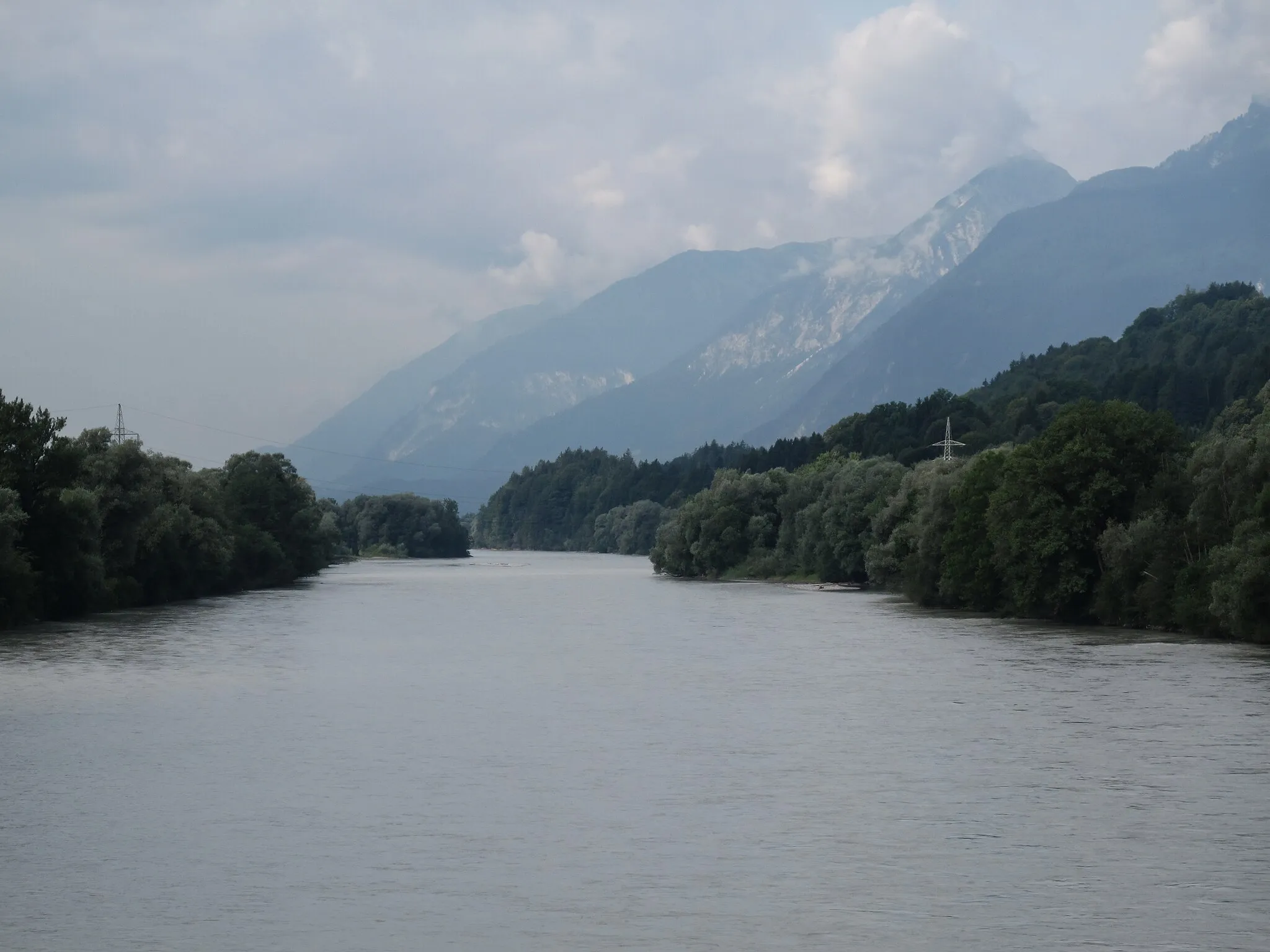 Photo showing: Kundl, river (Inn) from the bridge