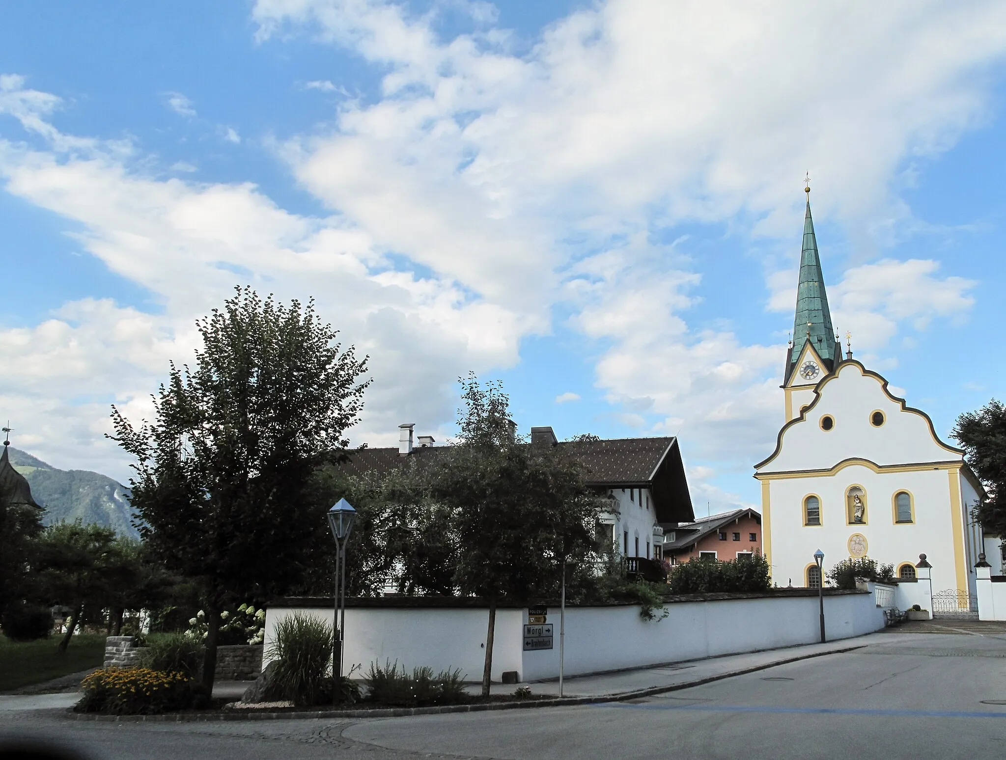 Photo showing: Kundl, Roman Catholic Parish church Assumption of Mary