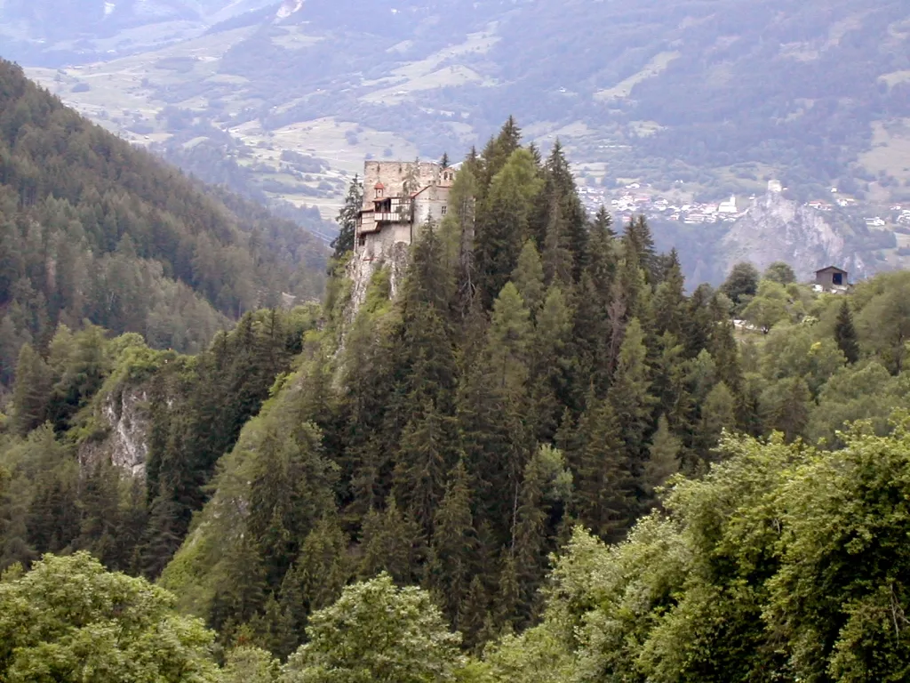 Photo showing: Burg Berneck bei Kauns in Tirol

This media shows the protected monument with the number 39508 in Austria. (Commons, de, Wikidata)
