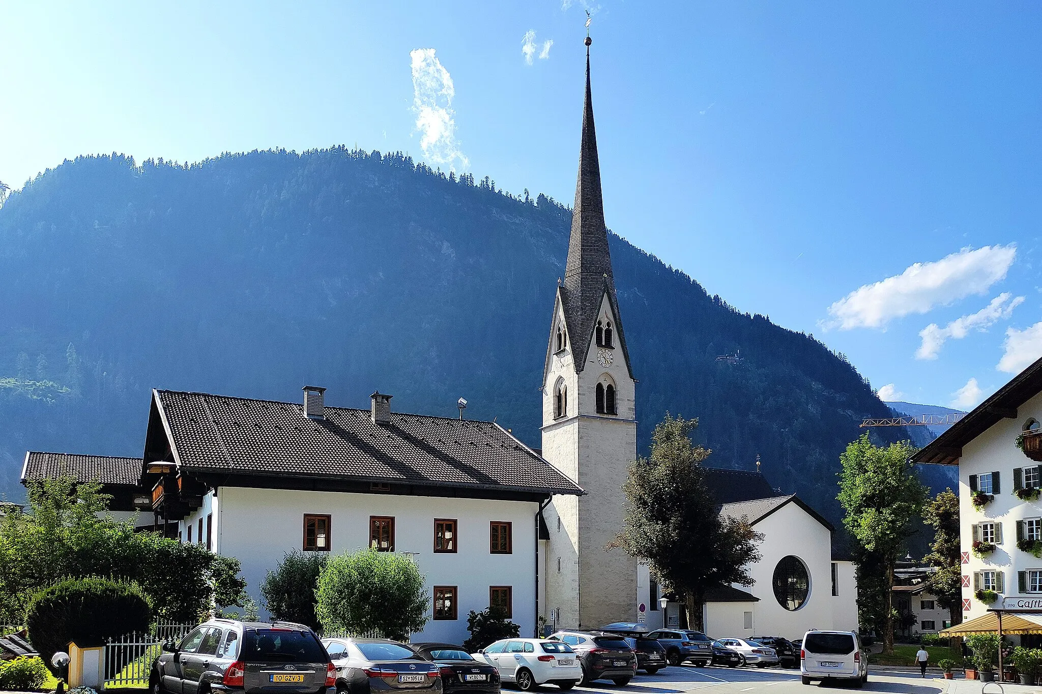 Photo showing: Die Kirche wurde im 14. Jahrhundert erstmals urkundlich genannt. Nach einem Brand wurde sie um 1500/1510 von Lienhard Plutauer im spätgotischen Stil neu erbaut und nach einem neuerlichen Brand um 1580 wiedererrichtet.