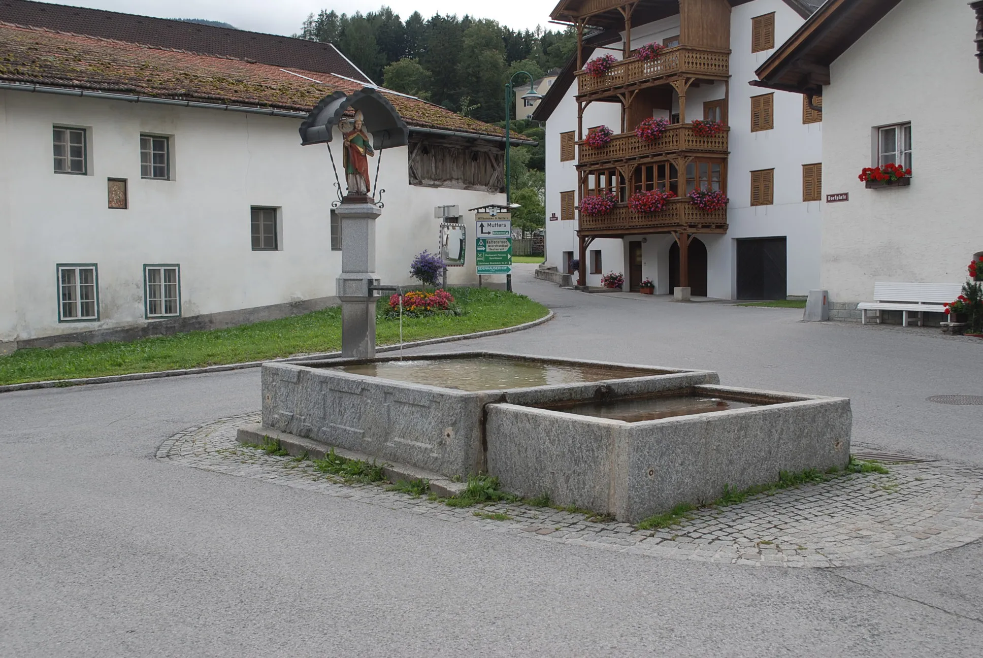 Photo showing: Nikolausbrunnen, Dorfplatz, Natters