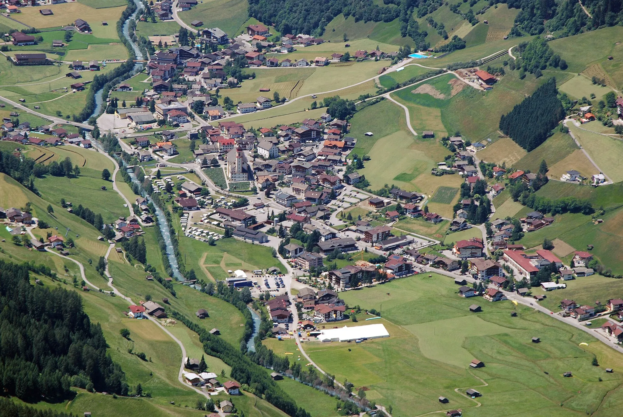 Photo showing: Neustift from Serles (NW)