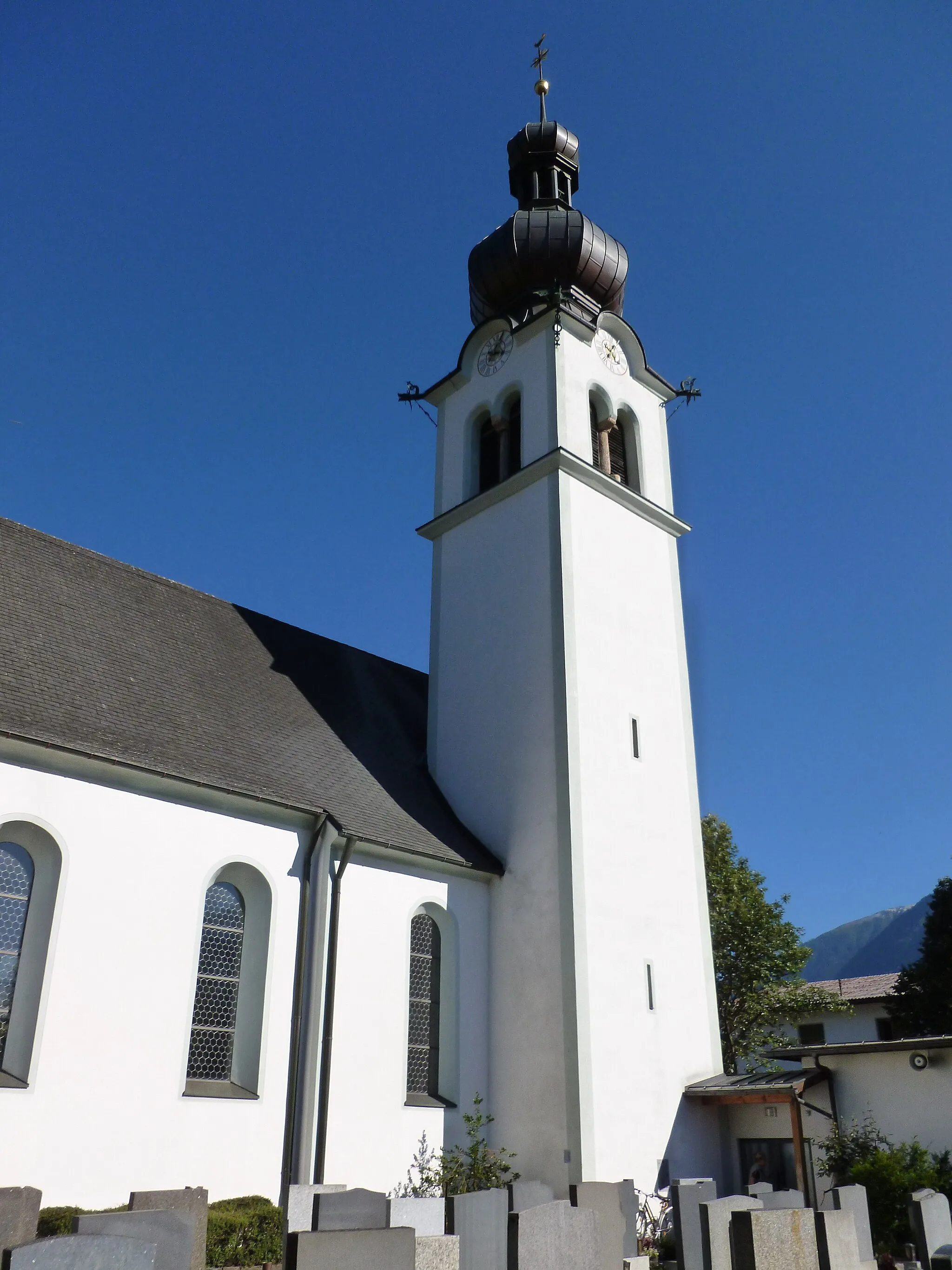 Photo showing: Kath. Pfarrkirche hl. Nikolaus und Friedhof