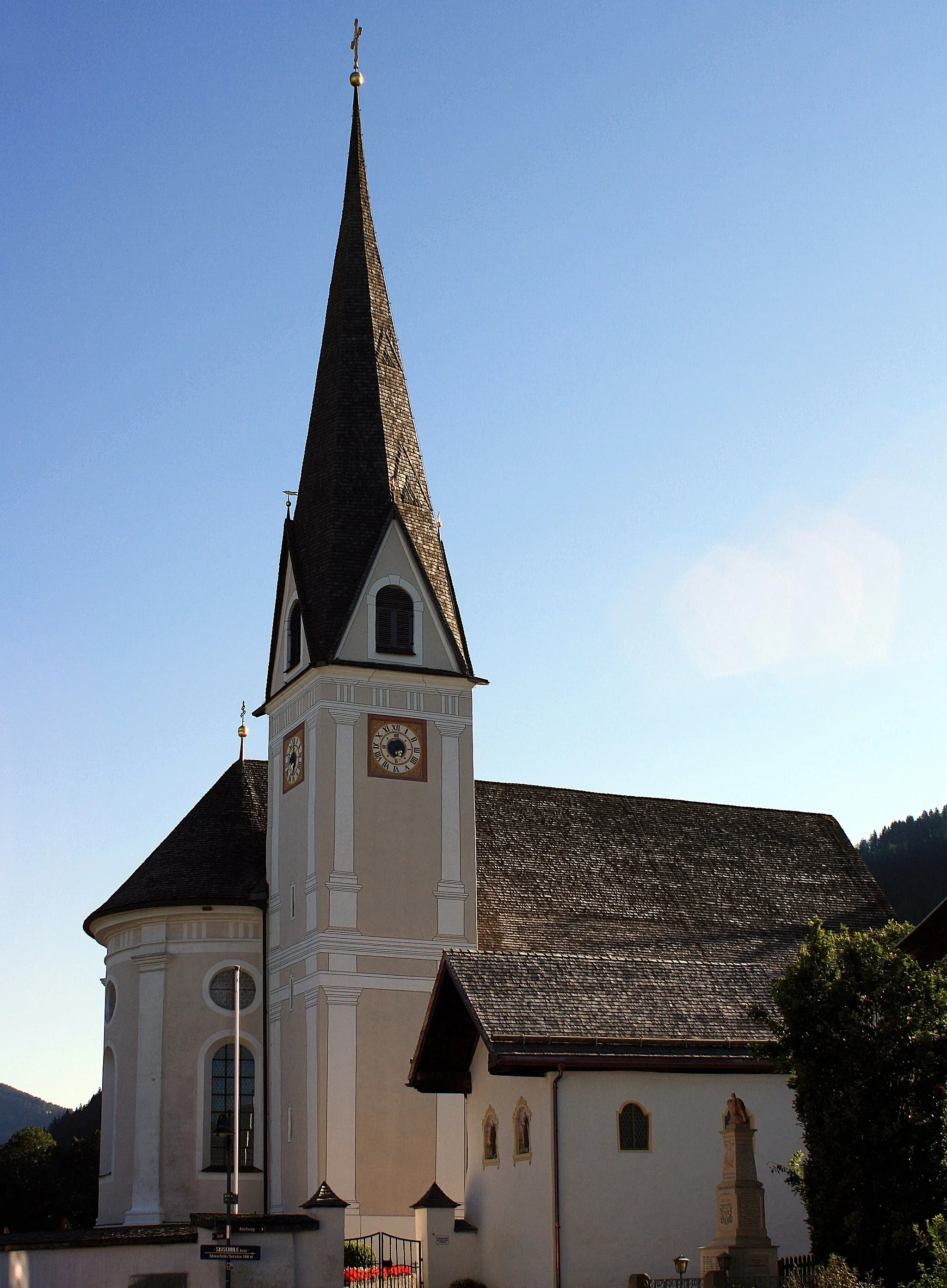 Photo showing: Kath. Pfarrkirche hl. Ägidius und Friedhof