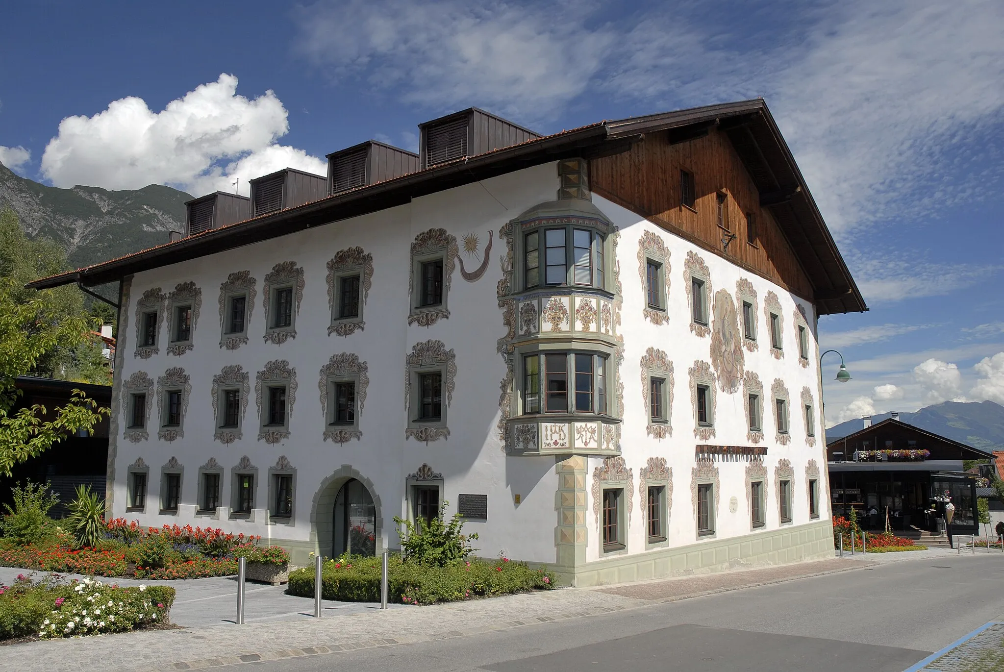 Photo showing: Gemeindeamt von Rum in Tirol

This media shows the protected monument with the number 40017 in Austria. (Commons, de, Wikidata)