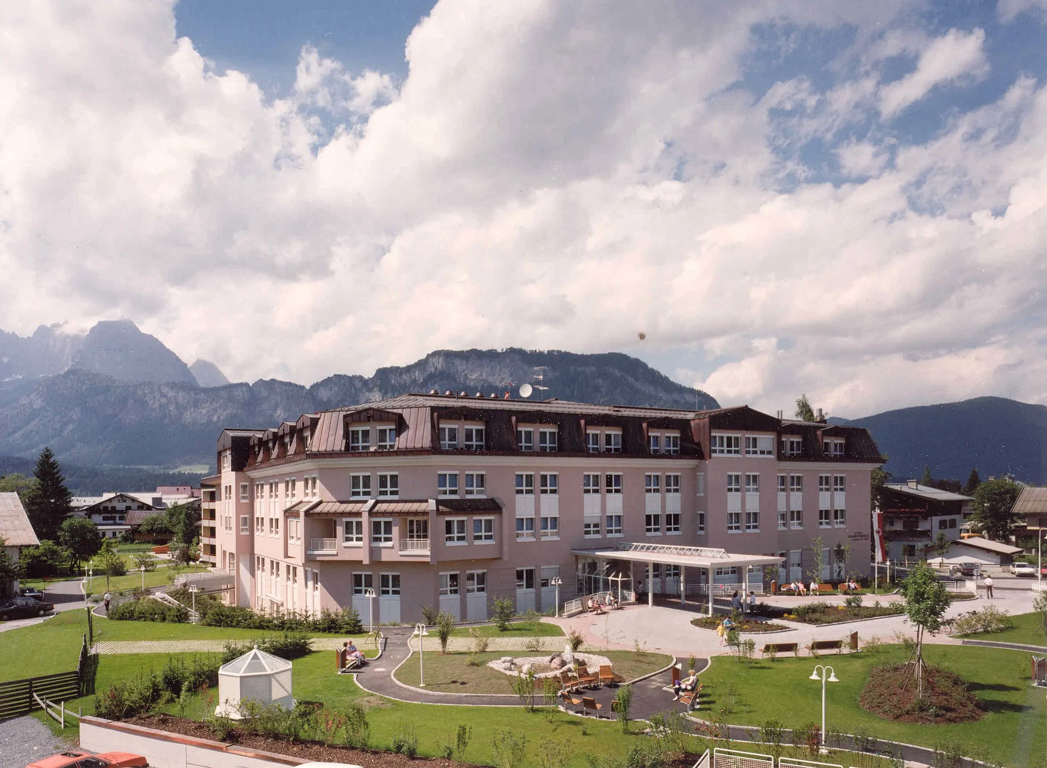 Photo showing: Das Bezirkskrankenhaus St. Johann in Tirol