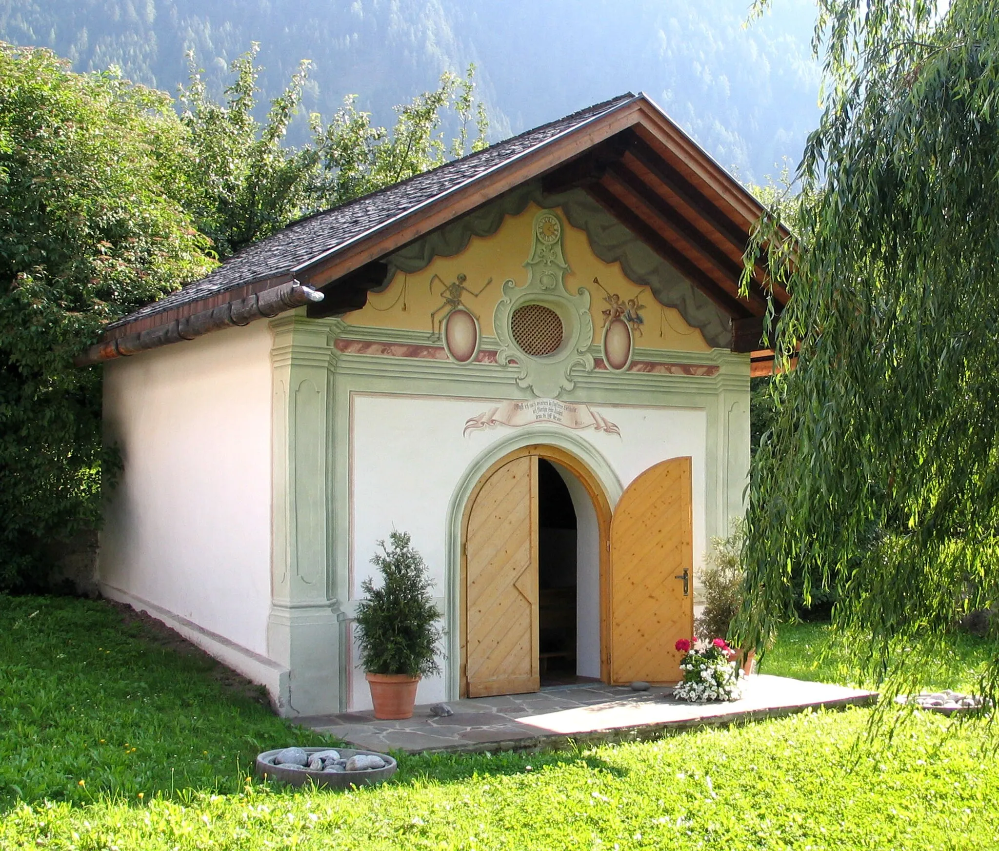 Photo showing: Ehemalige Friedhofskapelle