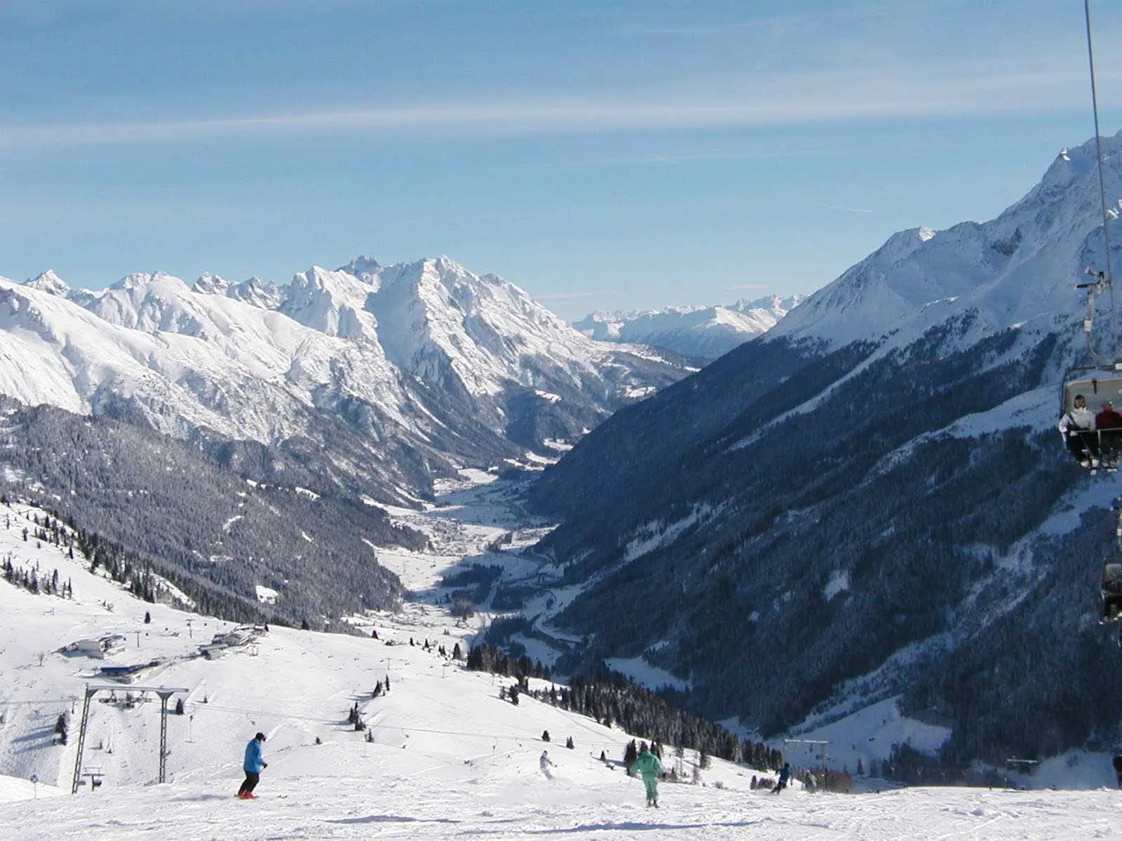 Photo showing: St. Anton am Arlberg as seen from the Galzig slopes