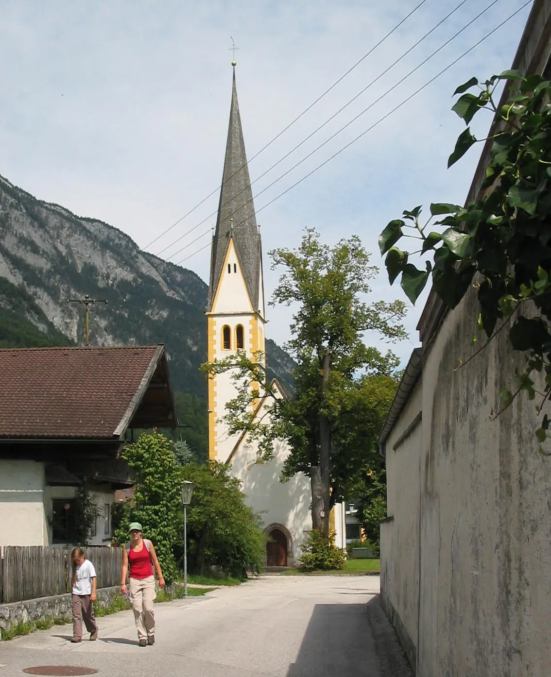 Photo showing: Stans, in the Tyrol, Austria. SS 'Laurentius' and 'Ulrich' church is the former parish church.

This media shows the protected monument with the number 64832 in Austria. (Commons, de, Wikidata)