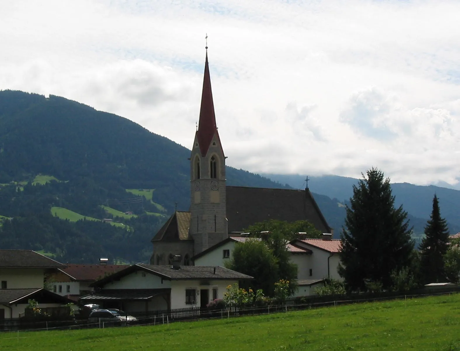 Photo showing: Stans, in the Tyrol, Austria. 19th century 'Herz Jesu' church is the actual parish church.

This media shows the protected monument with the number 64830 in Austria. (Commons, de, Wikidata)