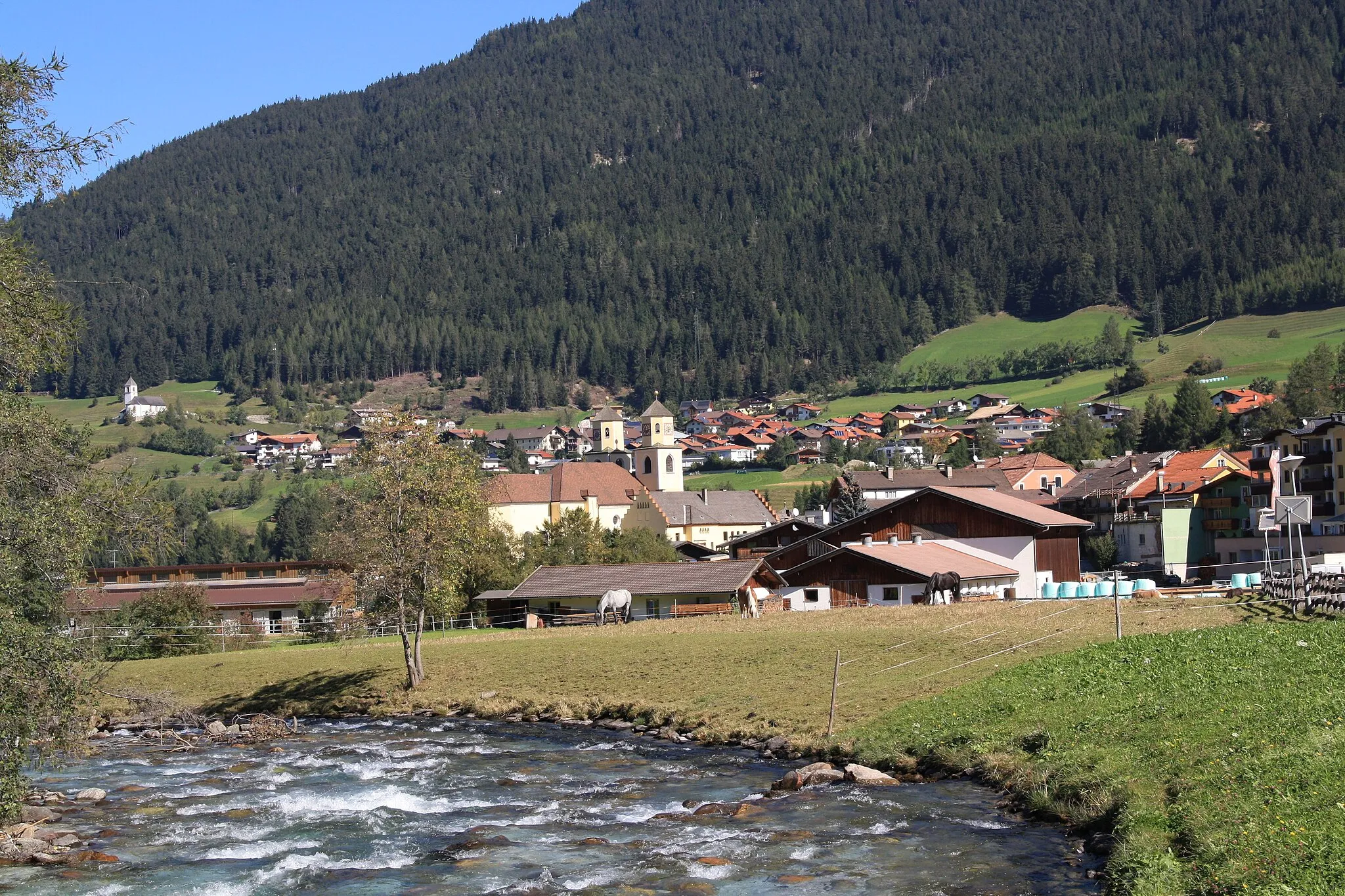 Photo showing: Austria, Tyrol (state). Steinach am Brenner and the Gschnitz stream.