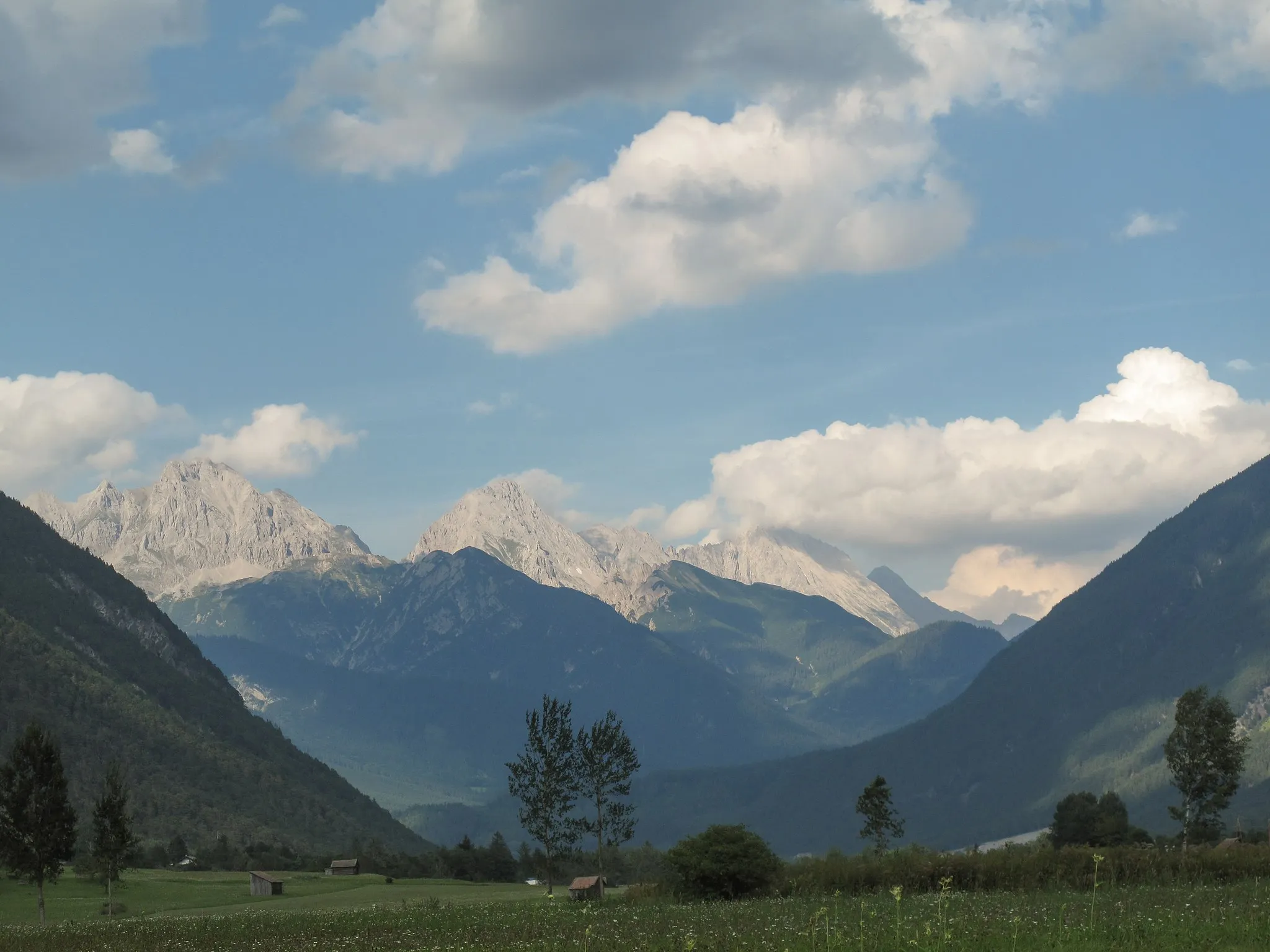 Photo showing: between Tarrenz and Strad, panorama