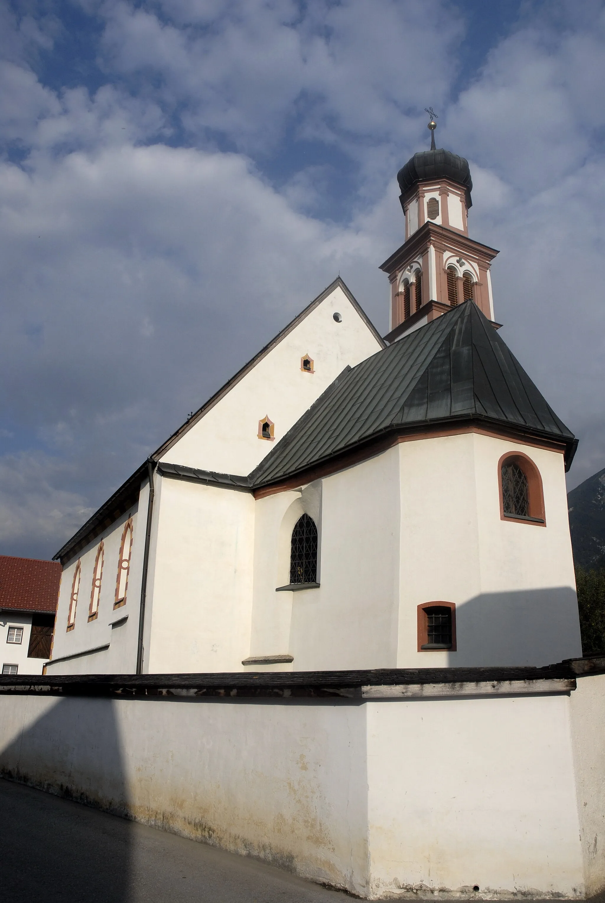 Photo showing: Thaur, Katholische Pfarrkirche zum Hl. Vigilius

This media shows the protected monument with the number 64889 in Austria. (Commons, de, Wikidata)