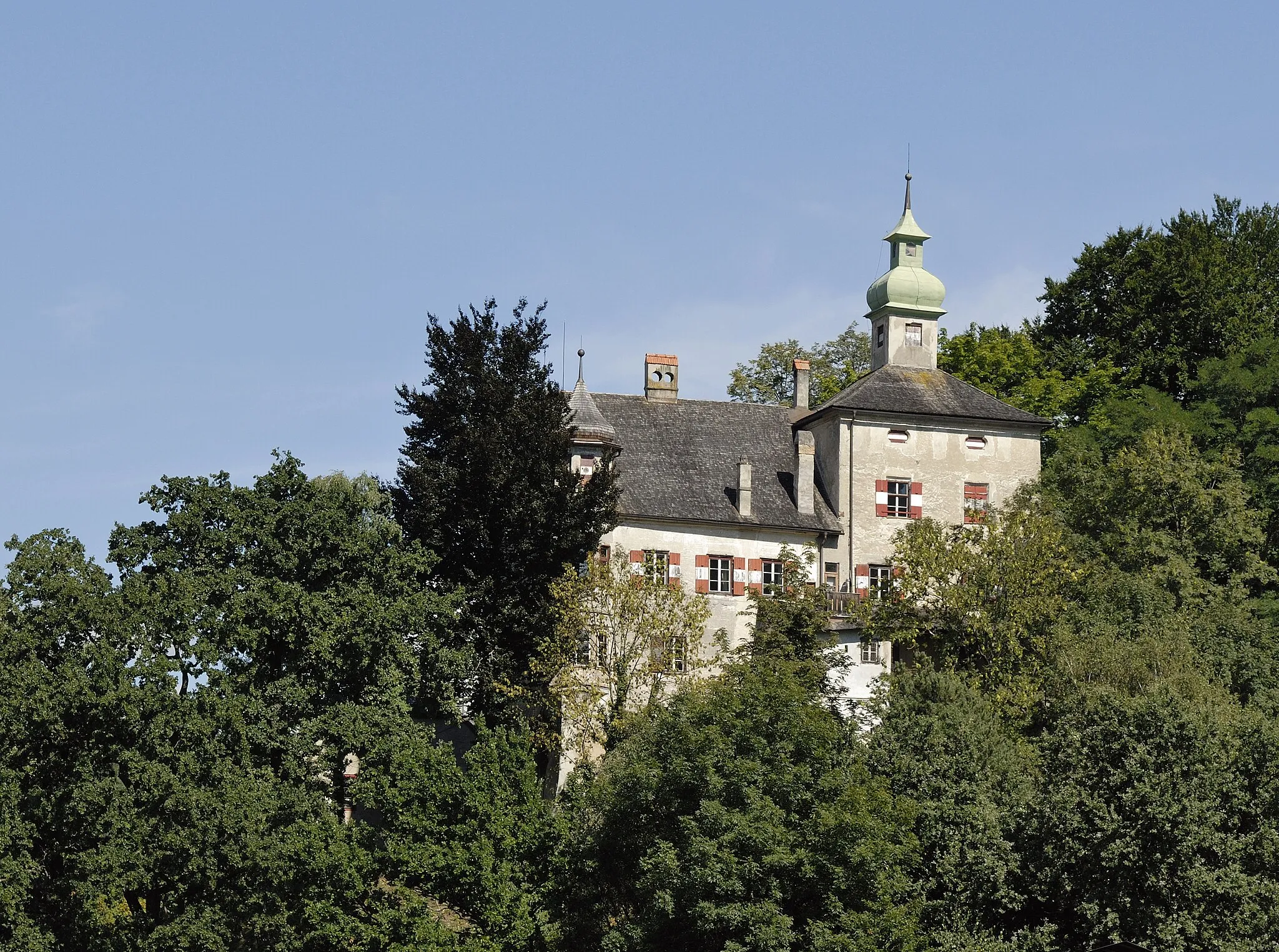Photo showing: Aschach castel in Volders, Tyrol, Austria