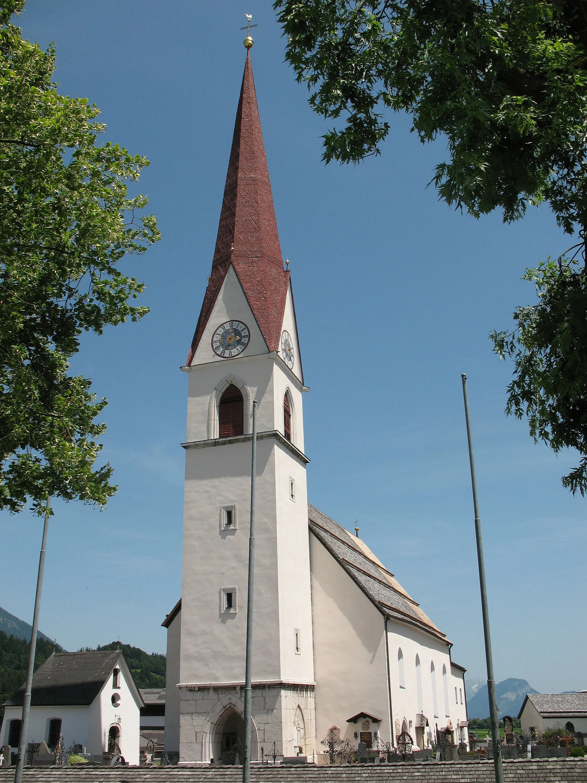 Photo showing: Kath. Pfarrkirche hl. Nikolaus und Kriegerdenkmal