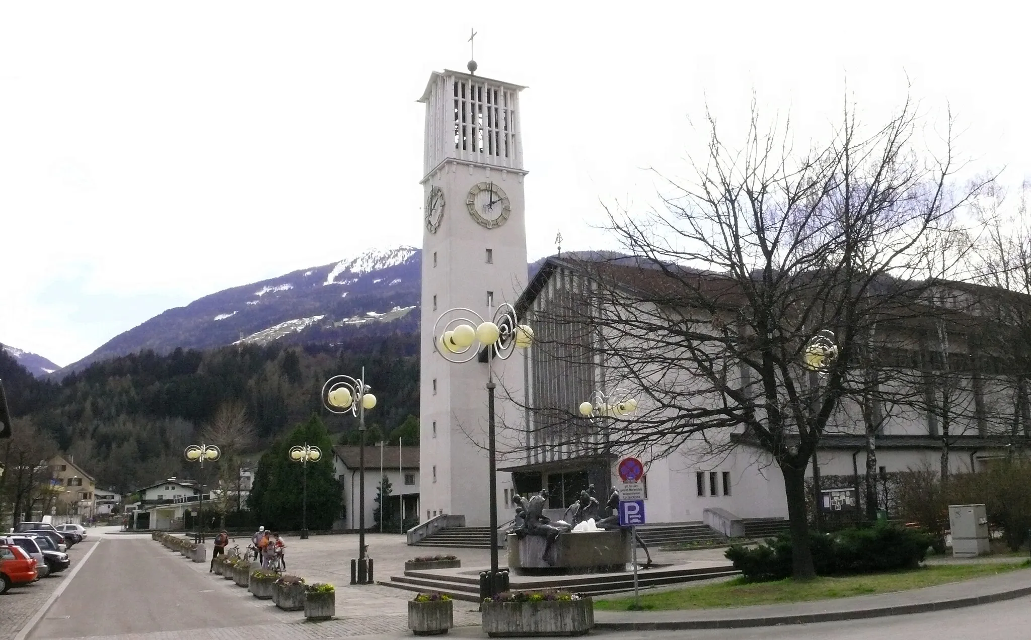 Photo showing: Wattens Marienplatz

This media shows the protected monument with the number 64954 in Austria. (Commons, de, Wikidata)