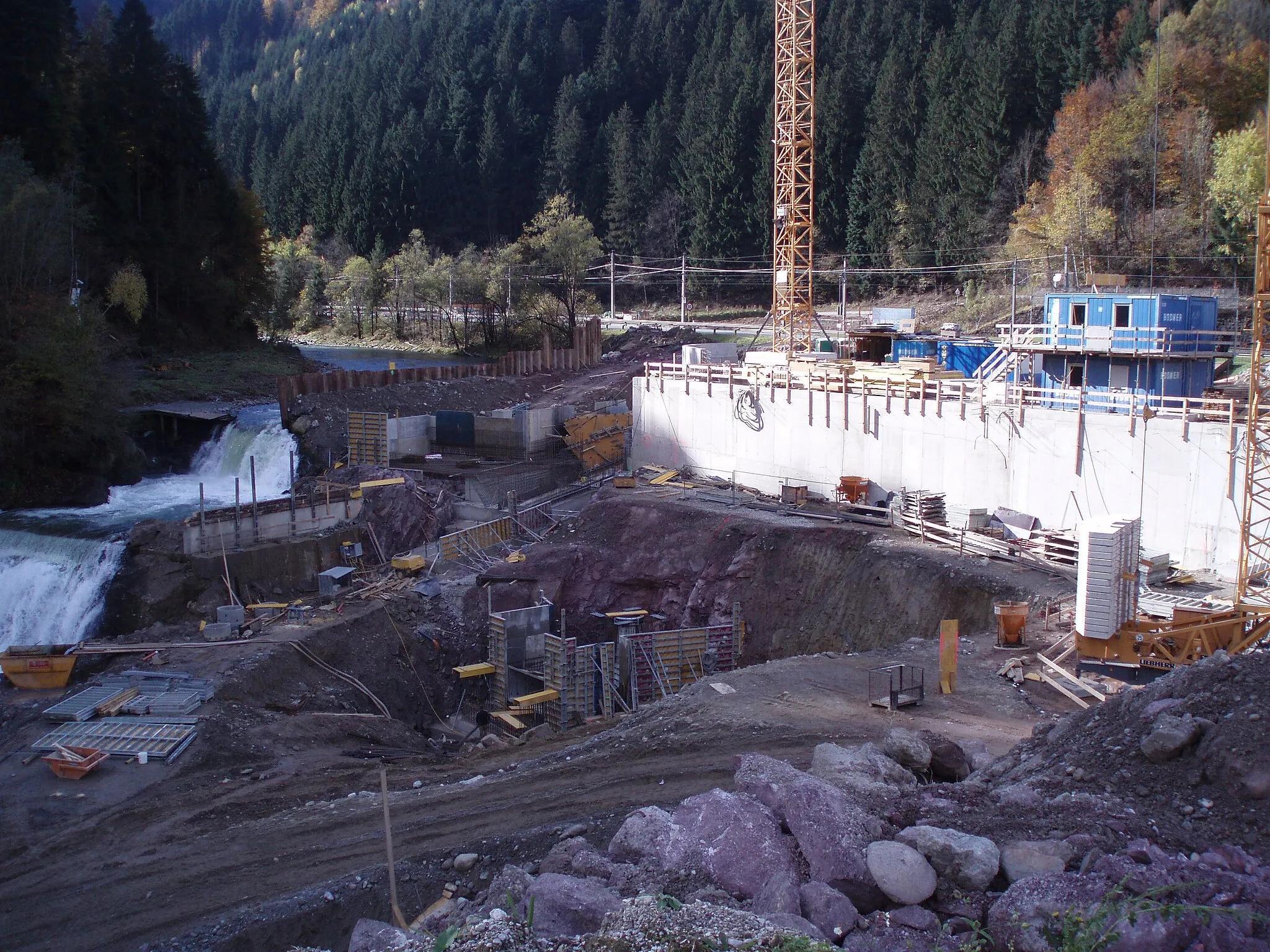 Photo showing: The site of the new hydropowerstation near Bruckhäusl, Wörgl, Tyrol (Austria).