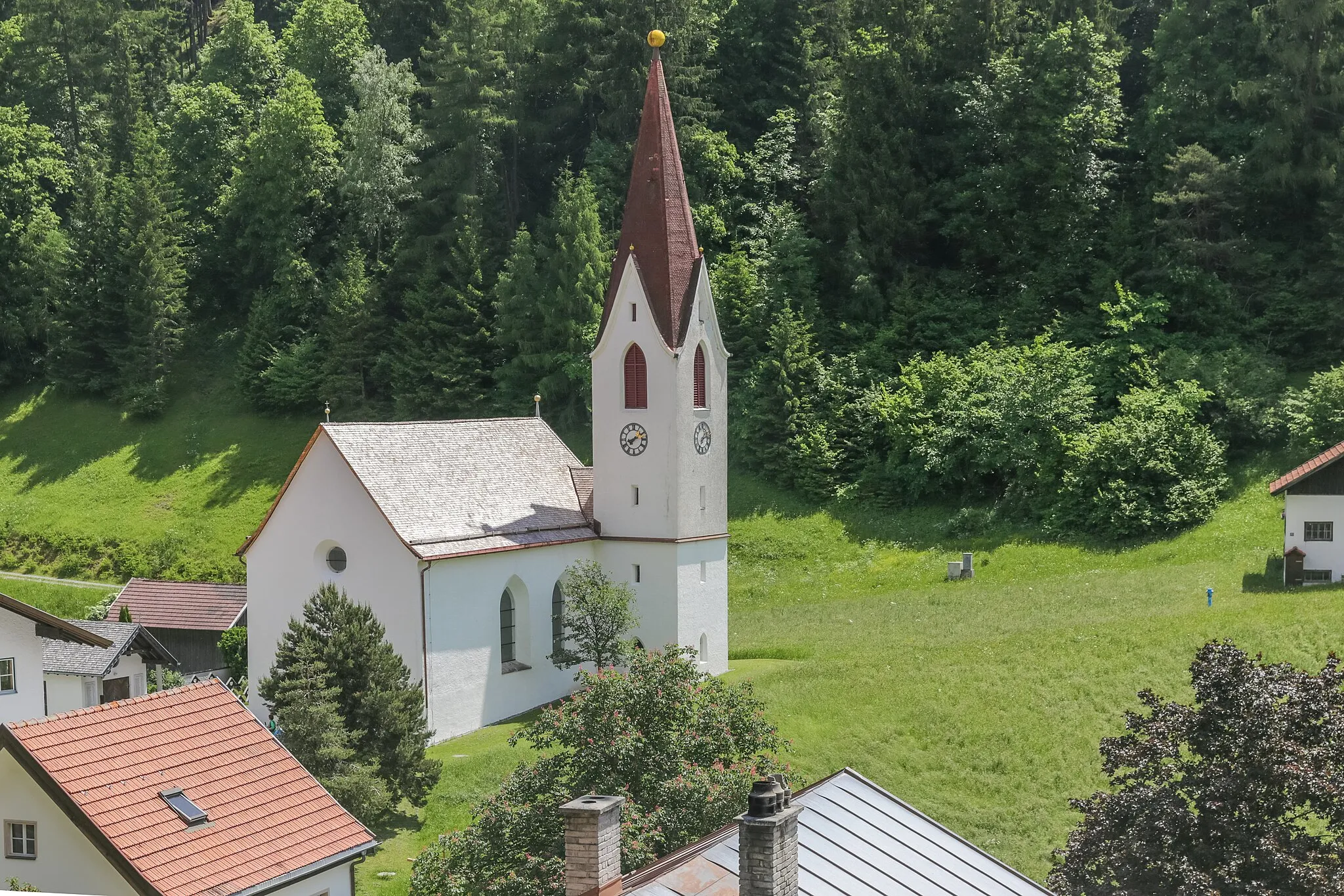 Photo showing: AT 69832 Kath. Filial- und Wallfahrtskirche Mariahilf, Kaplaneikirche Kronburg, Zams