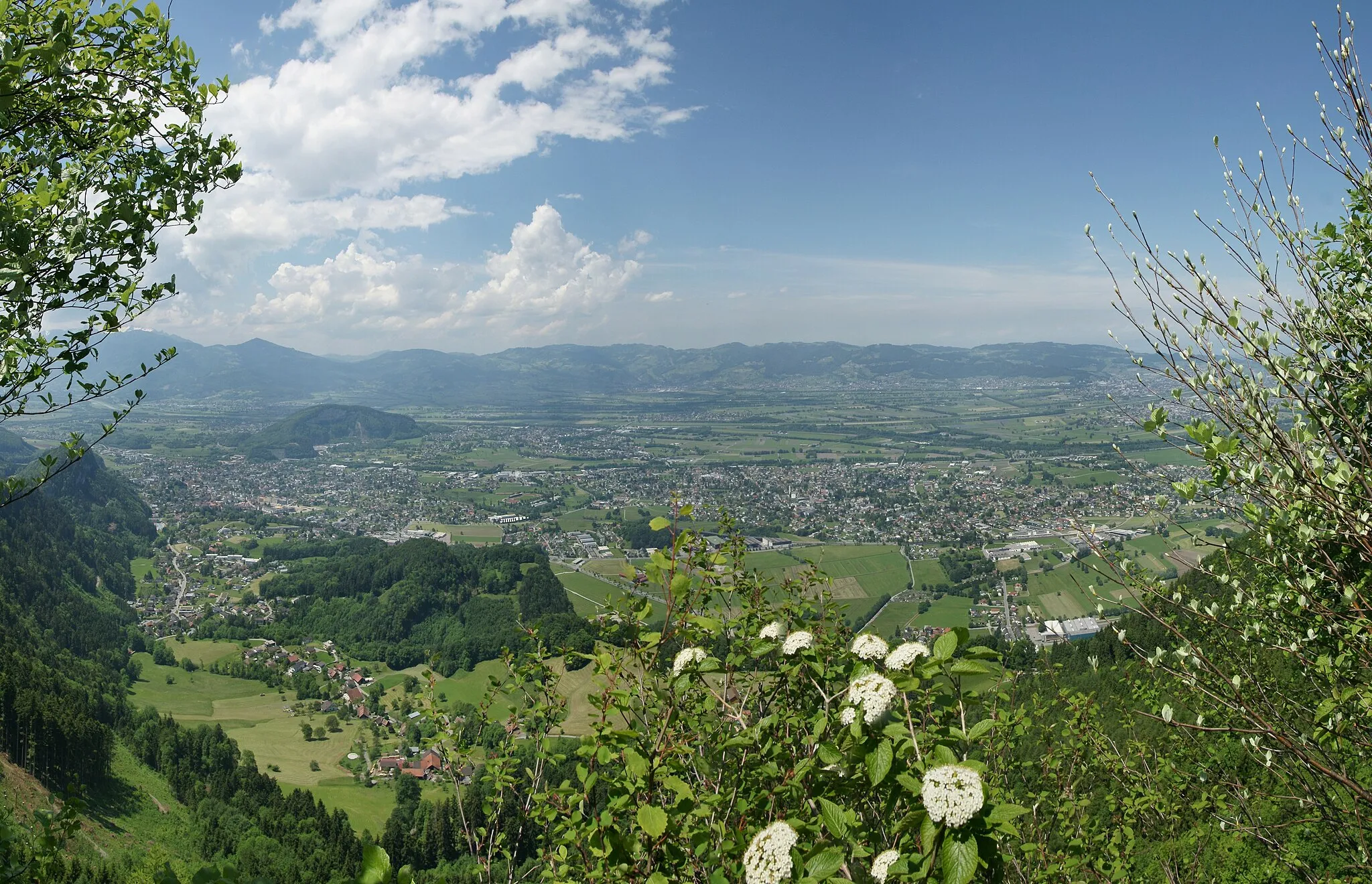 Photo showing: Aussichtpunkt auf dem Kapf von Götzis. Der Blick richtet sich ins Rheintal und in die benachbarte Schweiz.