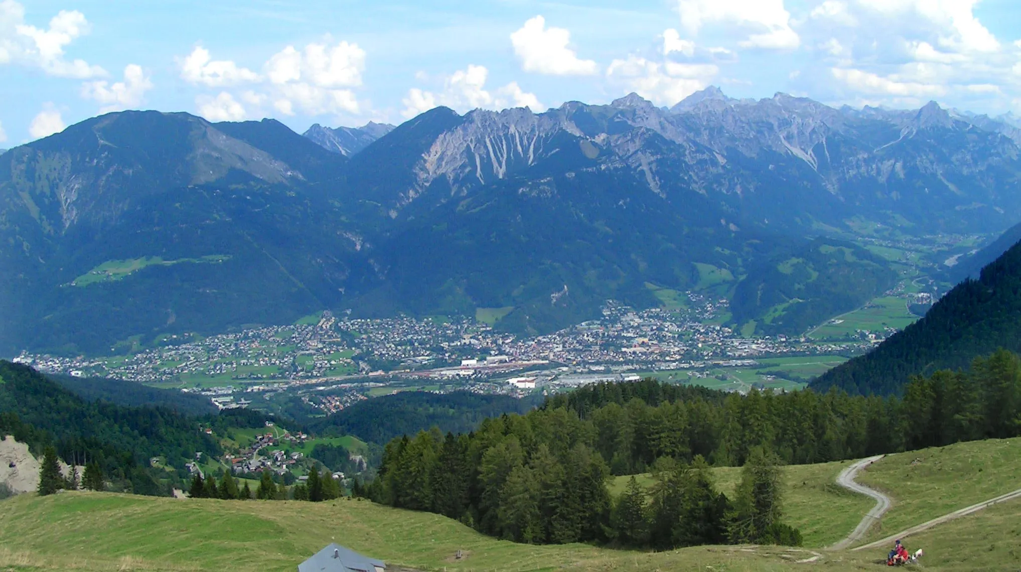 Photo showing: View of the vally around Bludenz / Austria. On the left side the village Nüziders and in the foreground the village Bürserberg. In the middle of the picture the town of Bludenz and in the foreground Bürs. On the right side the "Klostertal"- valley with the village Braz. Mountains: On the left side "Hoher Frassen", in the middle "Elserspitze", and on the right side "Roggelskopf"