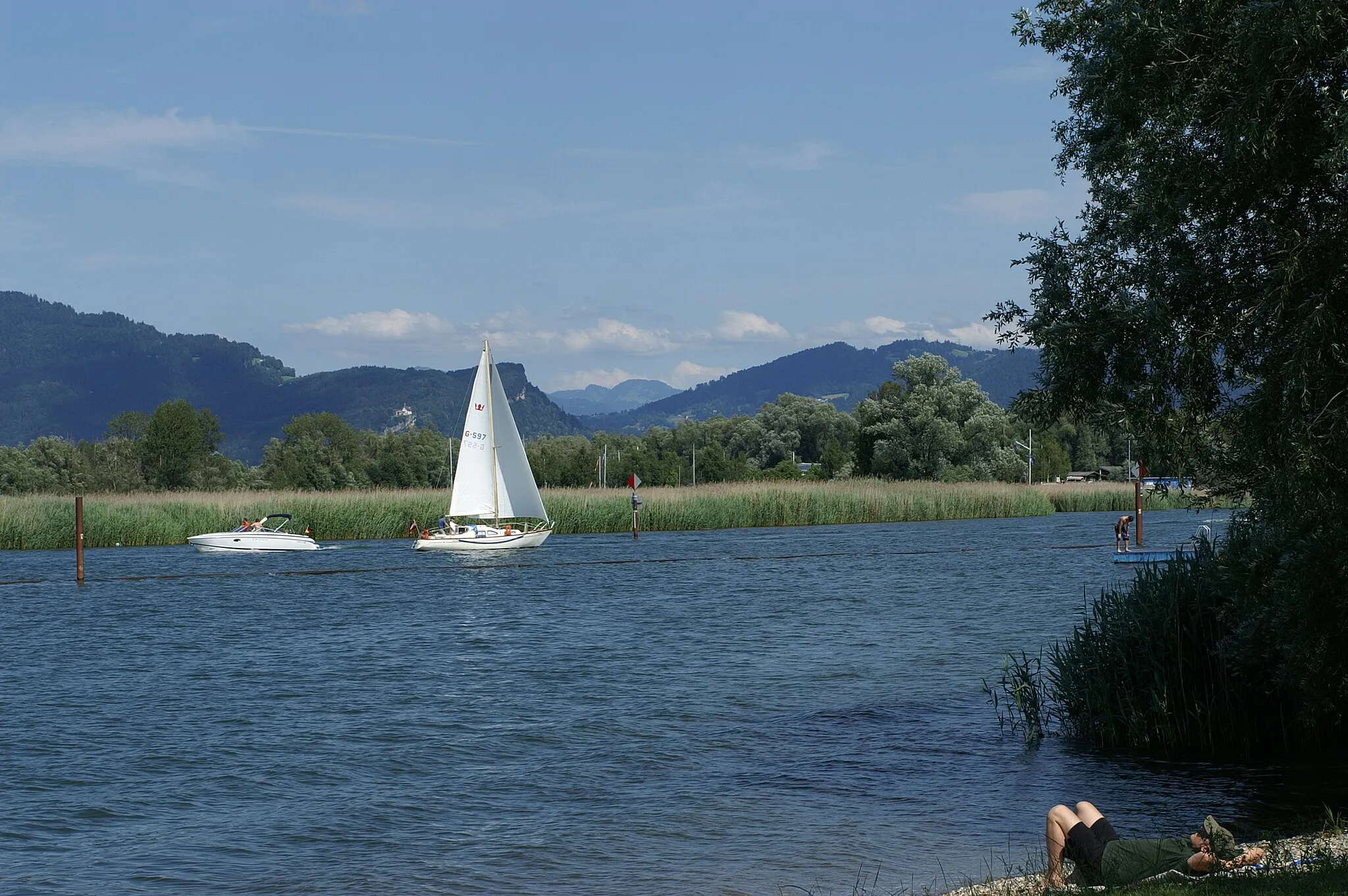 Photo showing: Fußach Blick vom Hörnlebad über die Hafeneinfahrt in den vorderen Bregenzerwald.