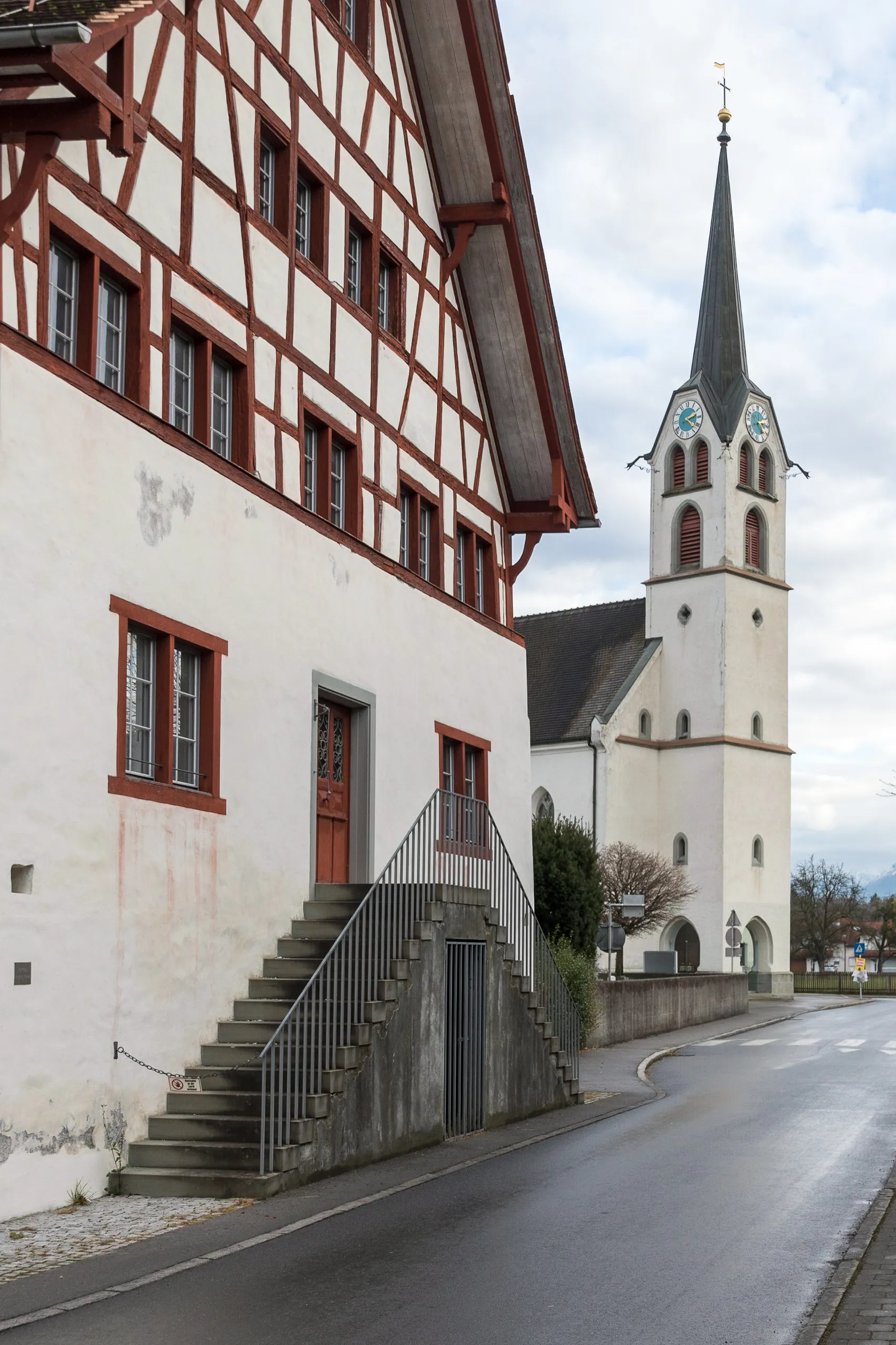 Photo showing: Pfarrgemeindehaus und Kirche St. Othmar in Gaißau/Vorarlberg