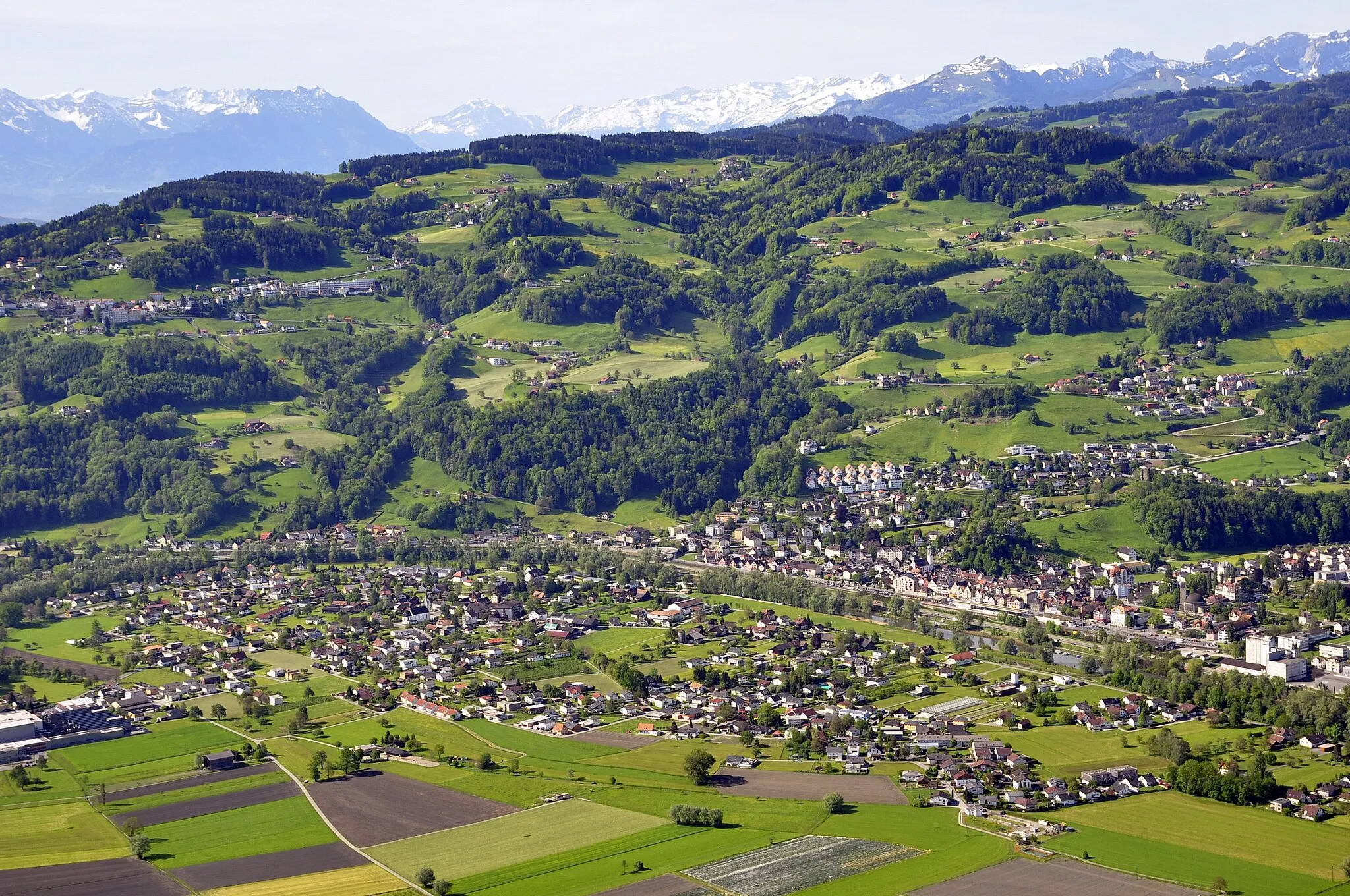 Photo showing: Luftbild mit Blick auf das Ortszentrum der Gemeinde Gaißau in Vorarlberg, gesehen von Nordosten.