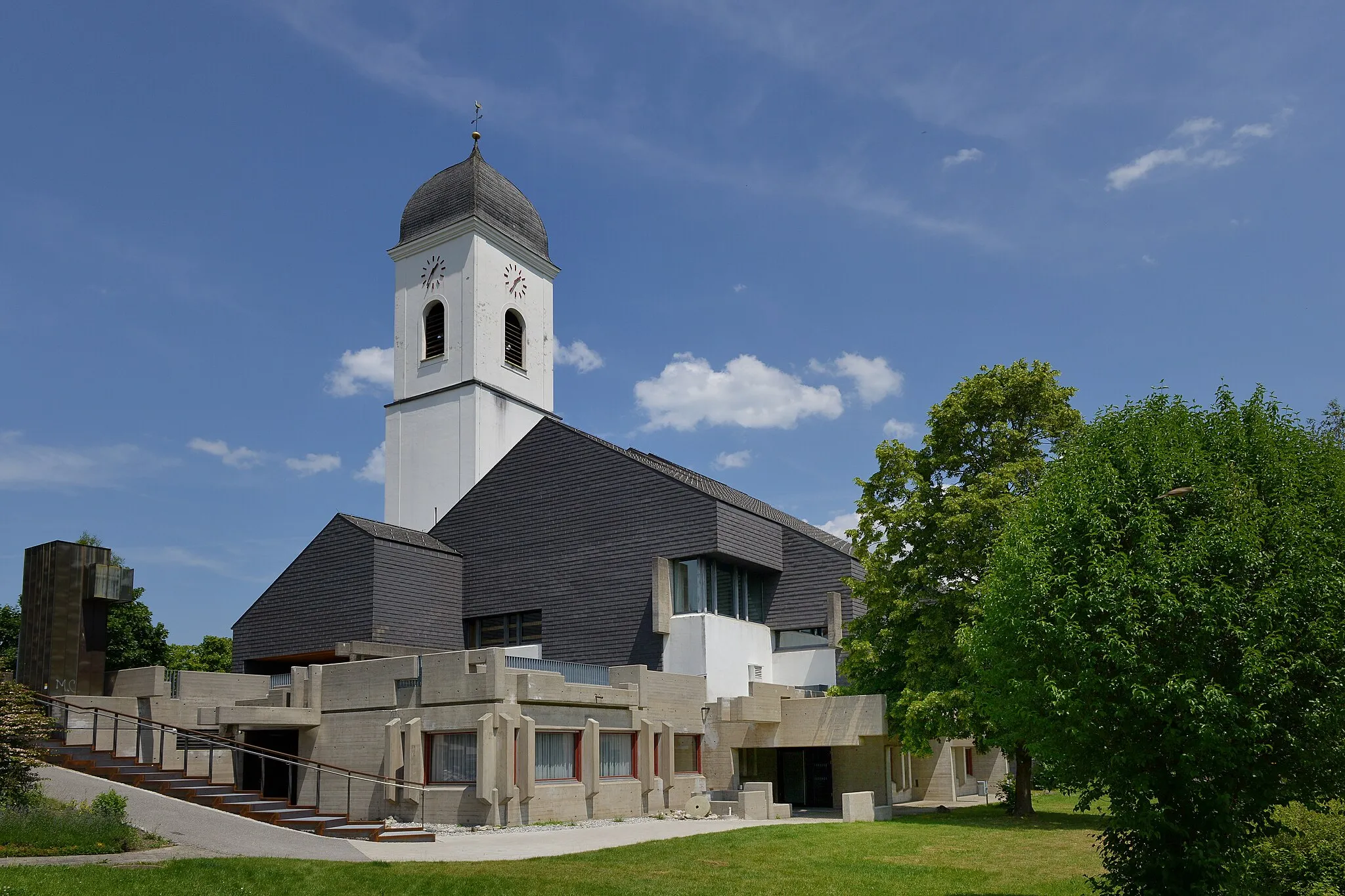 Photo showing: Pfarrkirche hl. Luzius, in Göfis bei Feldkirch in Vorarlberg.