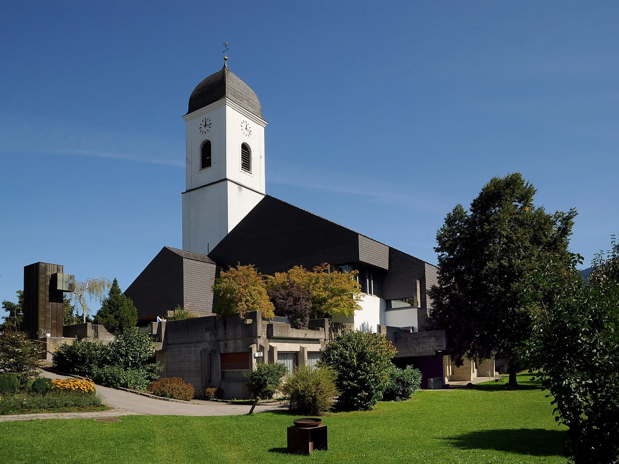 Photo showing: Pfarrkirche hl. Luzius, in Göfis bei Feldkirch in Vorarlberg.