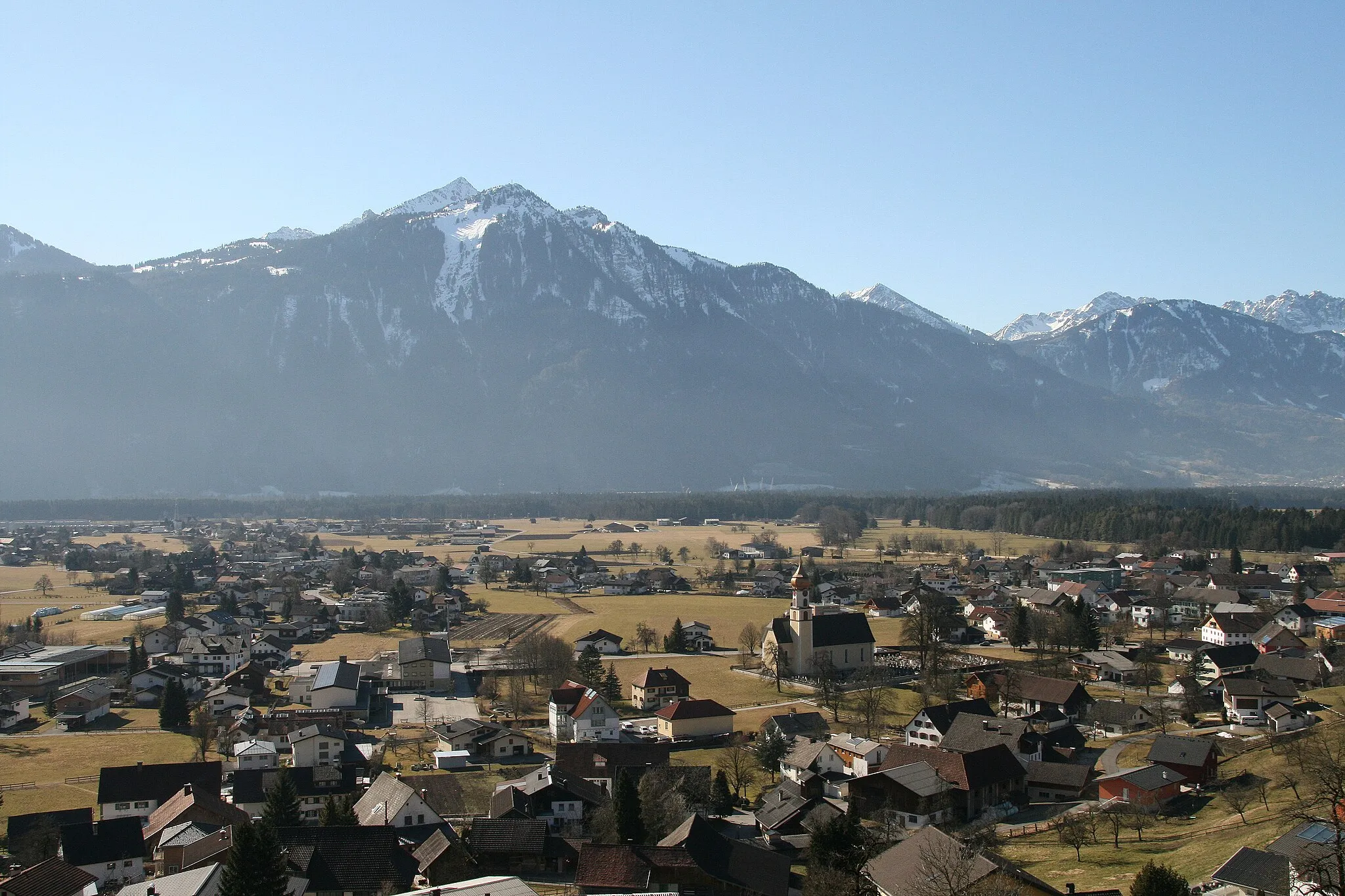 Photo showing: Ludesch in Vorarlberg. Blick von der L88 Richtung Raggal.