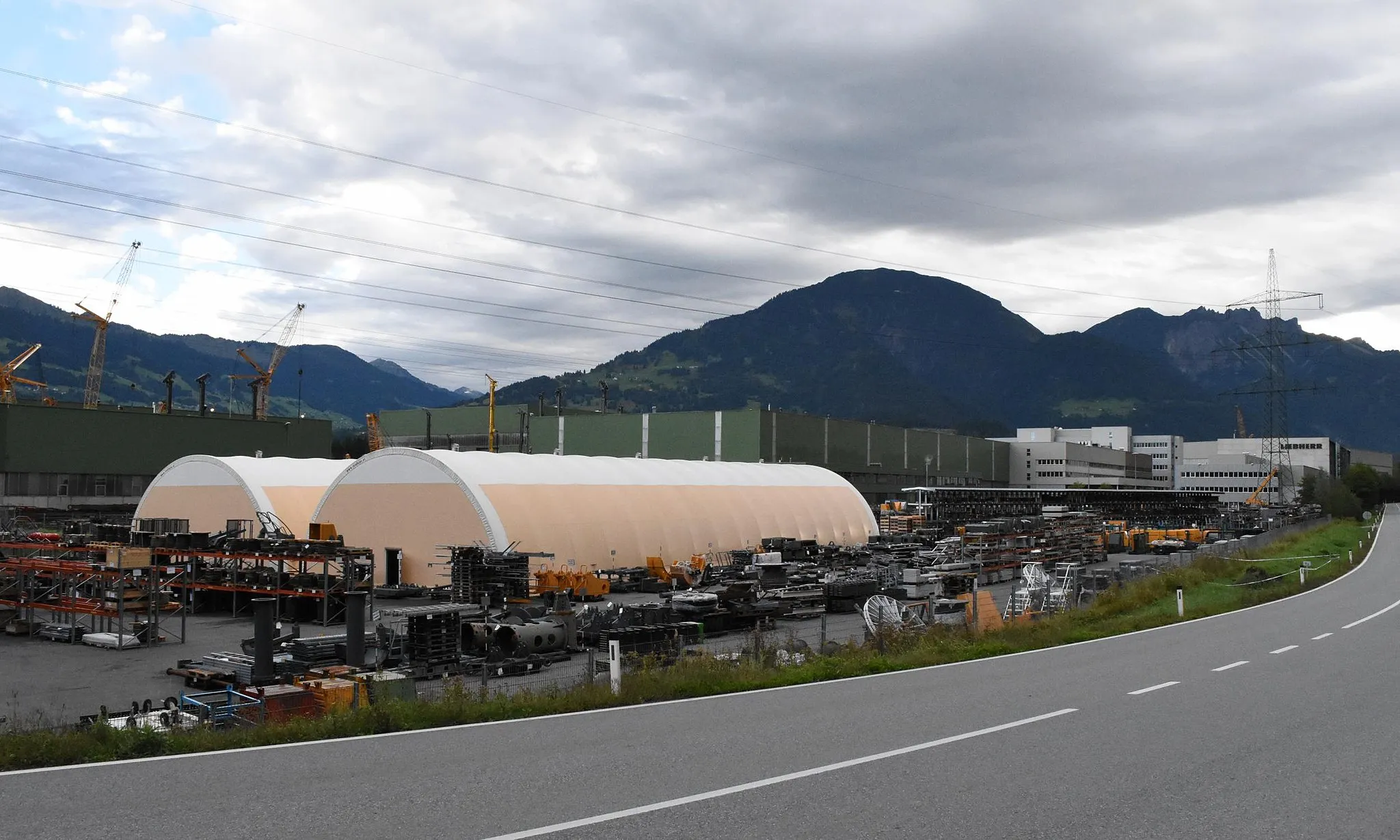 Photo showing: Liebherr-Werk in Nenzing/Österreich